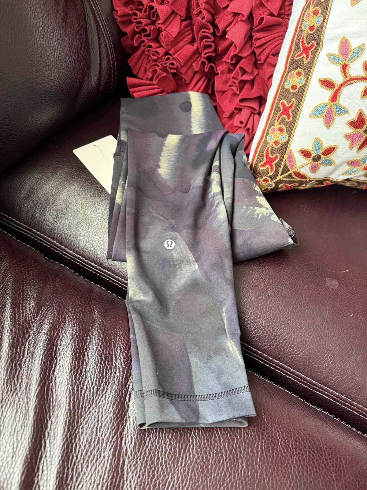 Lululemon Lululemon wonder train HR Tight 25 “ size 6 NWT Size 28" / US 6 / IT 42 - 8 Thumbnail