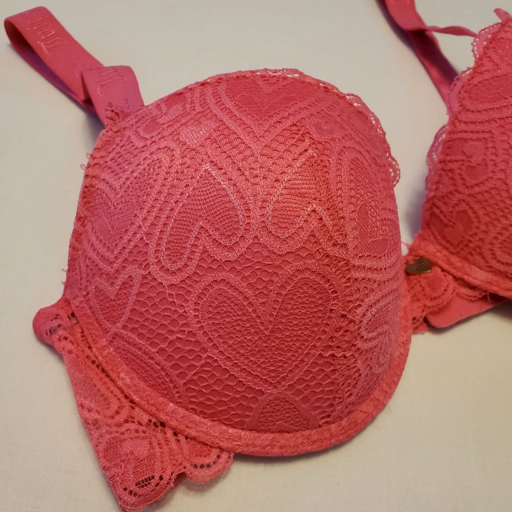 Juicy Couture Juicy Couture Pink Push Up Bra 36C Retro Heart Lace Size ONE SIZE - 2 Thumbnail