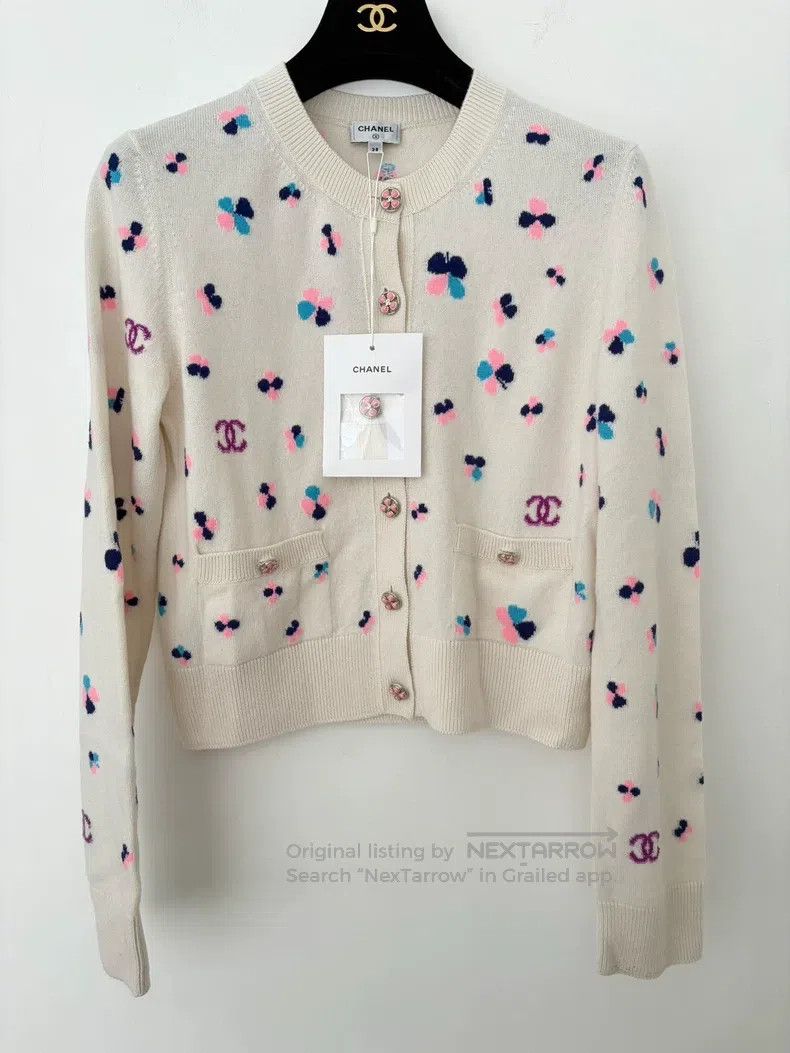 Chanel Chanel Clover cashmere white cardigan coat Size XS / US 0-2 / IT 36-38 - 1 Thumbnail