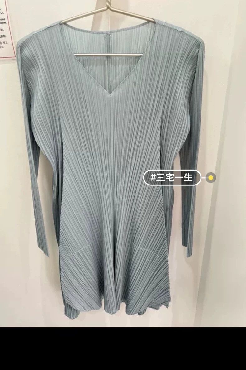 Issey Miyake Issey Miyake size:3 Light green pleated dress Size S / US 4 / IT 40 - 3 Thumbnail