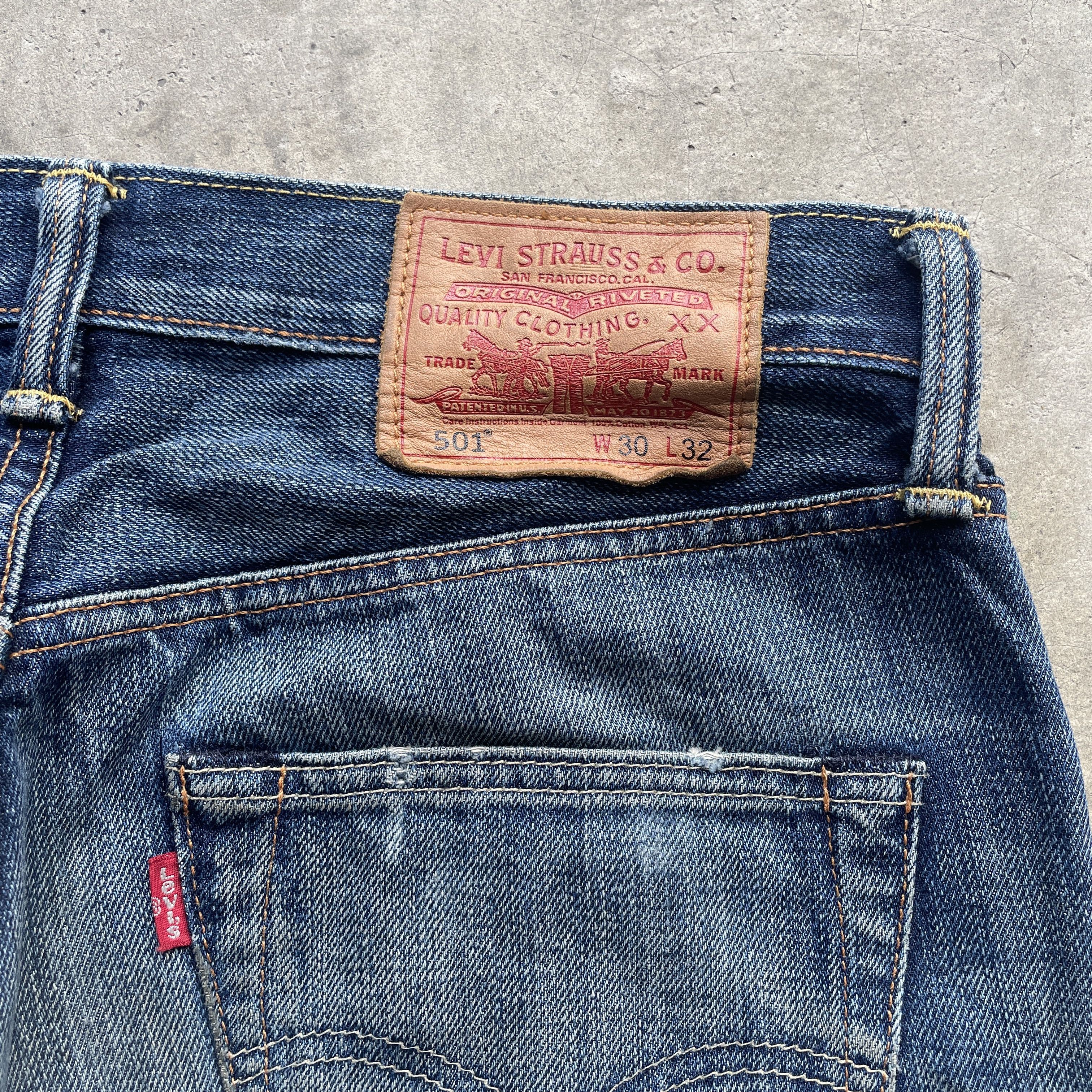 Levi's LEVI’S 501 FLY BUTTON DENIM FADED DISTRESSED JEANS PANTS W31 Size US 31 - 9 Thumbnail