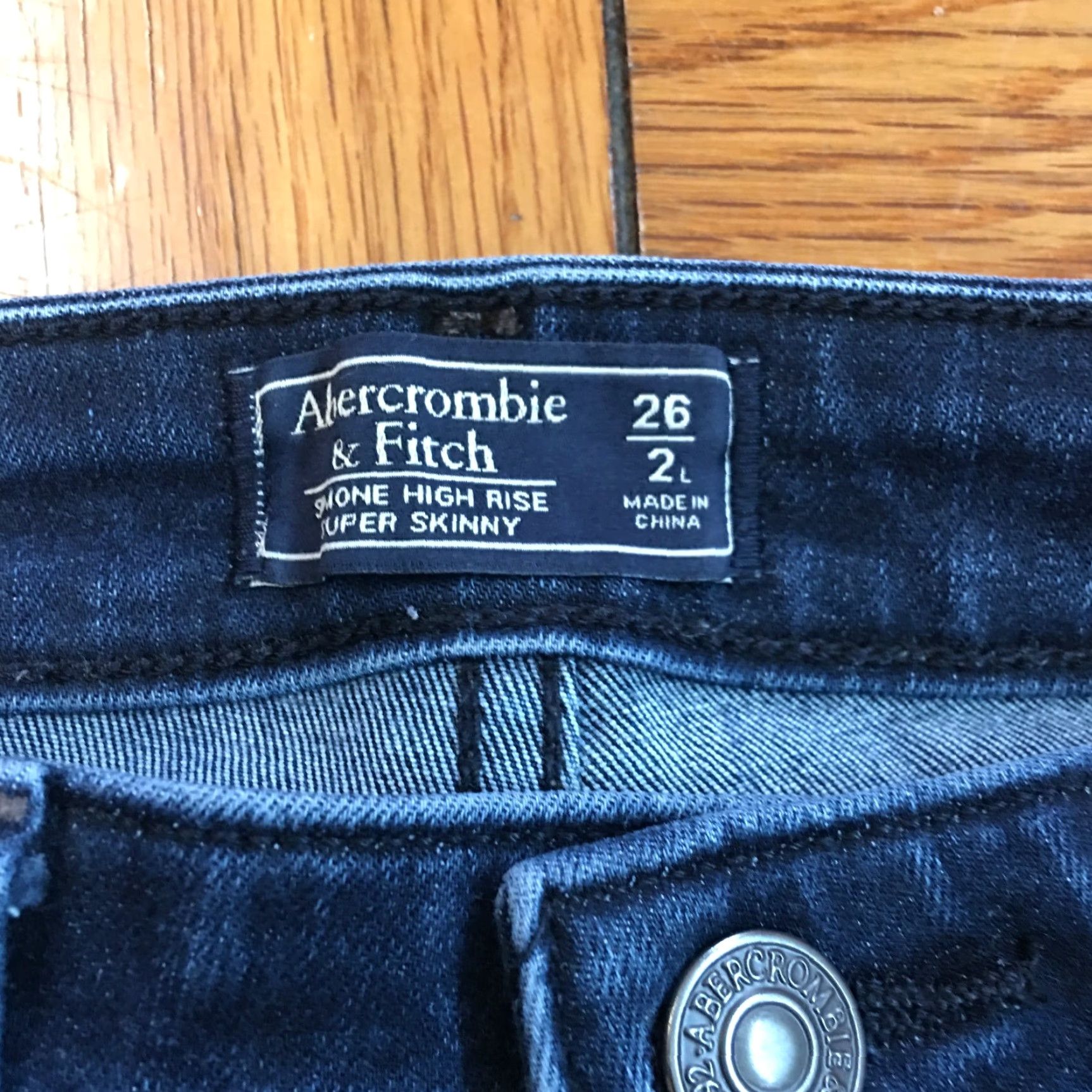 Abercrombie & Fitch VINTAGE Abercrombie & Fitch Womens Jeans Skinny 5-Pocket Blue 26x32 Regular Size 2 Inseam 32" Mid Rise 90s Pattern: Love, Preppy Mens Women Girls? Size 26" / US 2 / IT 38 - 3 Thumbnail