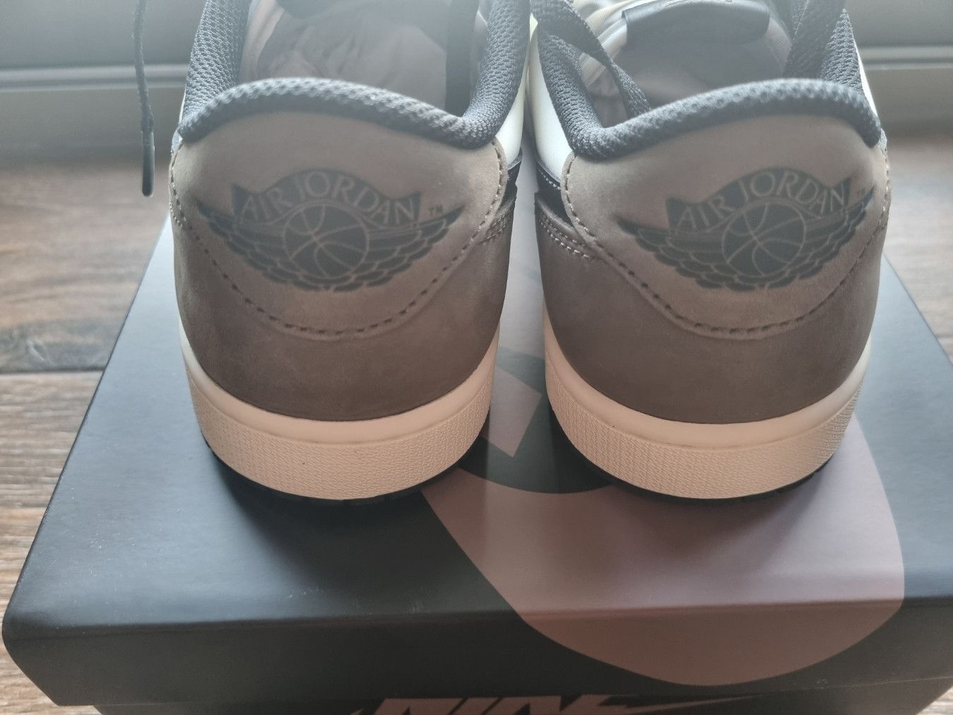 Nike Jordan Air 1 Retro Low Og Mocha Size US 9.5 / EU 42-43 - 3 Thumbnail