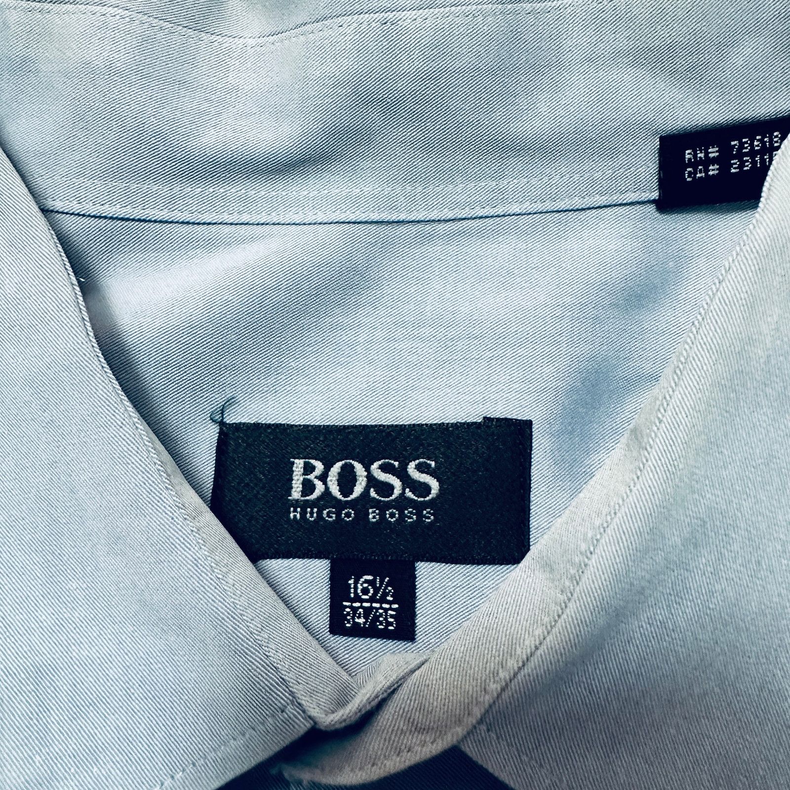 Hugo Boss Hugo Boss solid blue button down Size US L / EU 52-54 / 3 - 5 Thumbnail