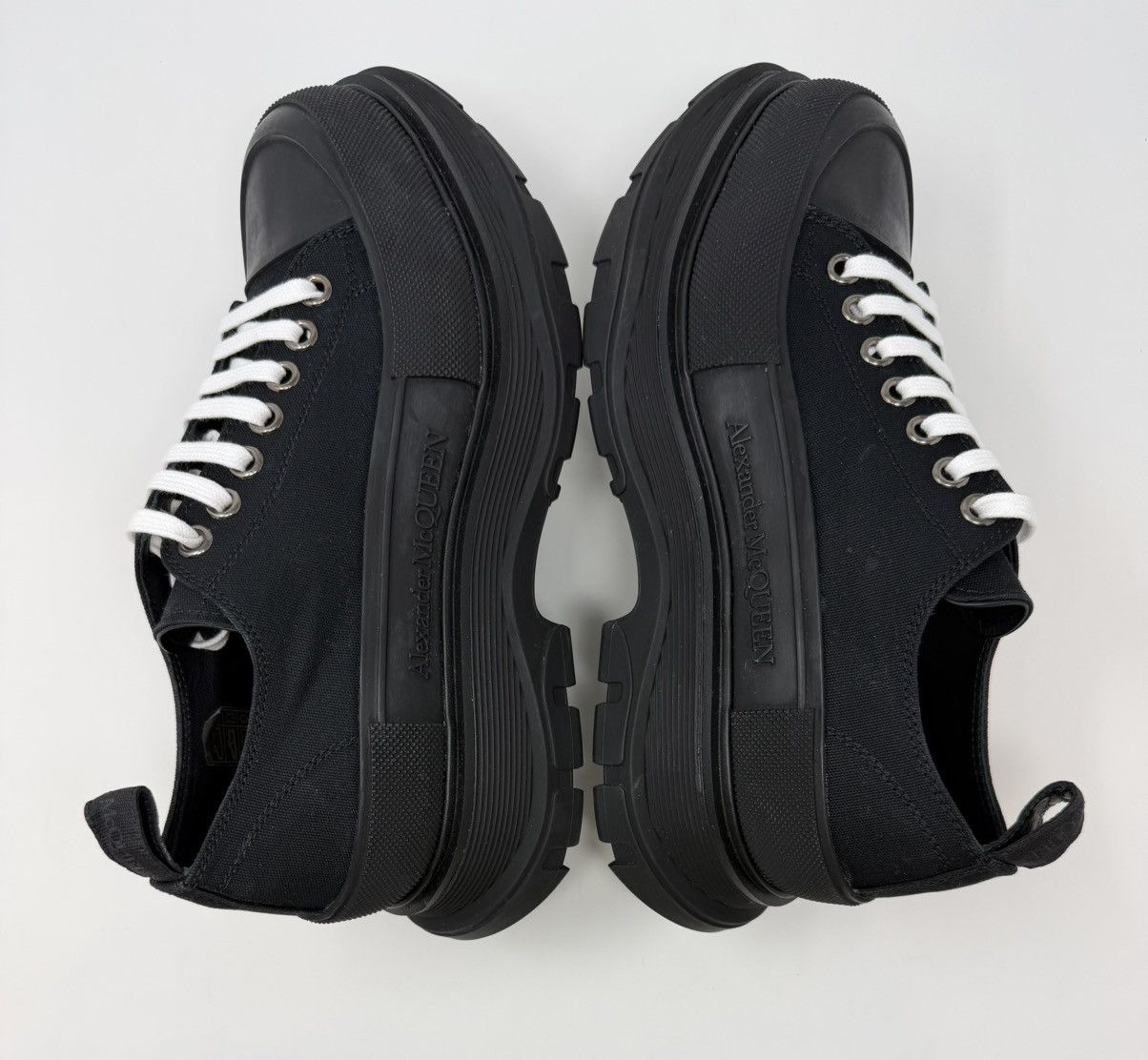 Alexander McQueen Alexander McQueen Treadslick Low-Top Sneaker Black Size US 9 / EU 42 - 3 Thumbnail