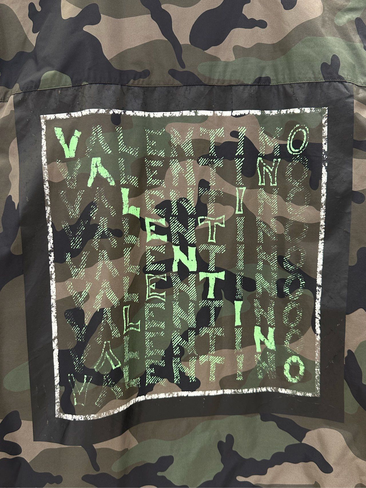 Valentino Valentino camouflage army logo prints wind breaker jacket Size US S / EU 44-46 / 1 - 5 Thumbnail