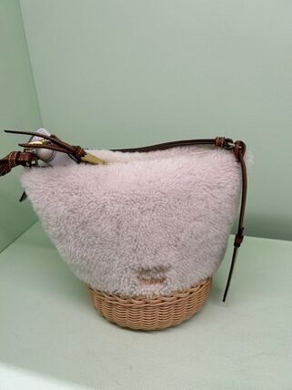 Miu Miu o1mt1gz0926 Size: OS / Shearling Wicker Basket Shoulder Bag Size ONE SIZE - 1 Preview