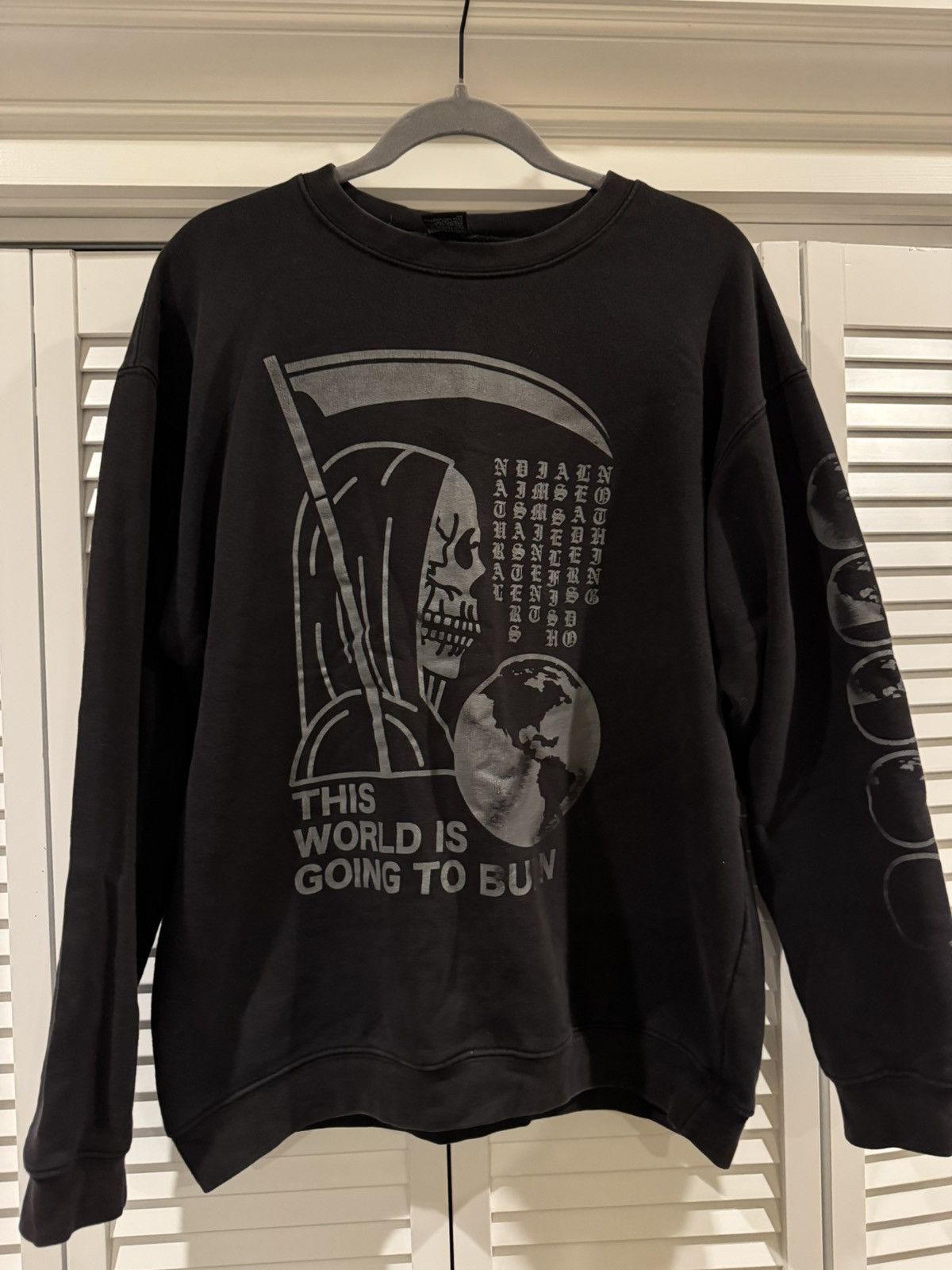 Other “ this world is gonna burn “ death traitors sweatshirt Size US L / EU 52-54 / 3 - 1 Thumbnail