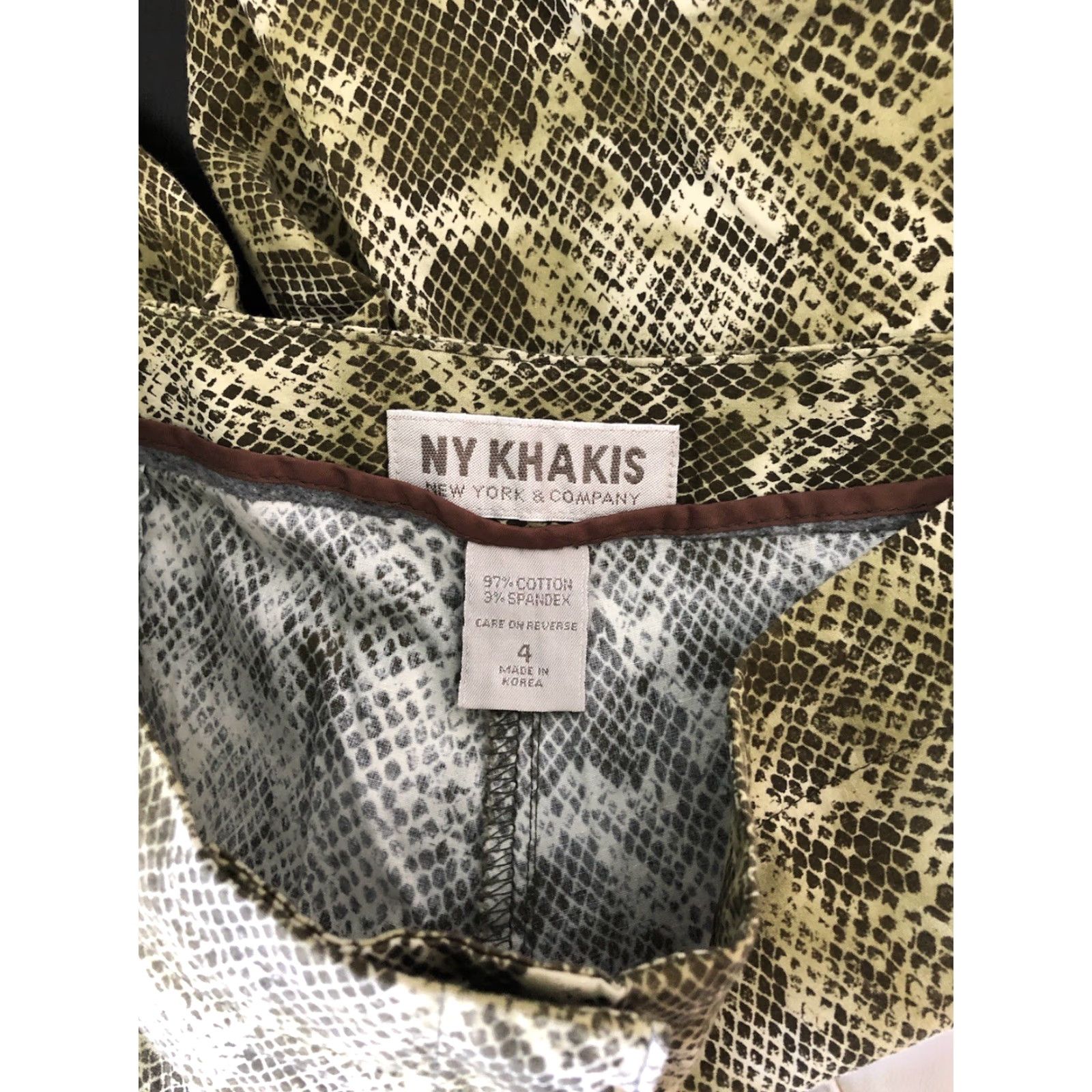 Vintage NY Khakis Capri Pants 4 Green Snake Print 27" Waist Straight Leg Stretch Y2K 90s Size 27" / US 4 / IT 40 - 5 Thumbnail