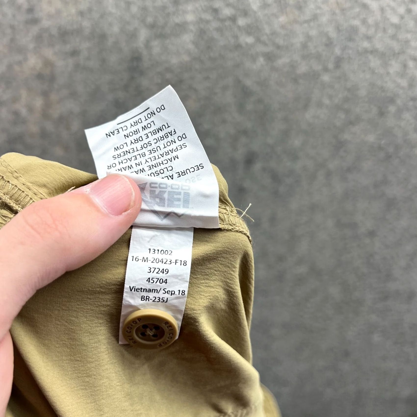 Vintage VINTAGE Rei Co-op Pants Mens 40x30 Khaki Hiking Zip 131002 Cargo Pants Beige Regular Men's Size US 40 / EU 56 - 4 Thumbnail