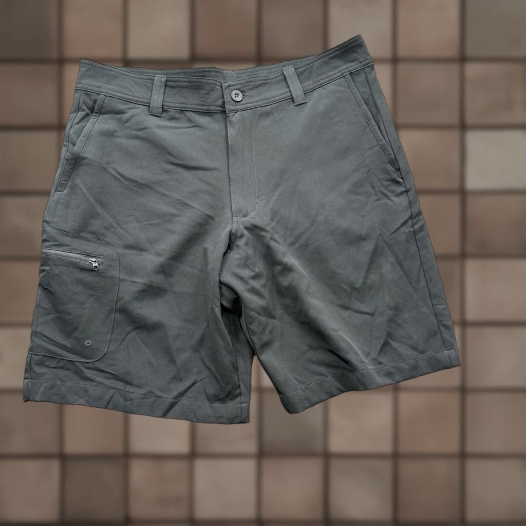 Vintage Magellan Cargo Shorts Men 34 Black Polyester Water Repellent Outdoors Cargo Pocket Casual Travel Regular Inseam 9 Size US 34 / EU 50 - 1 Thumbnail