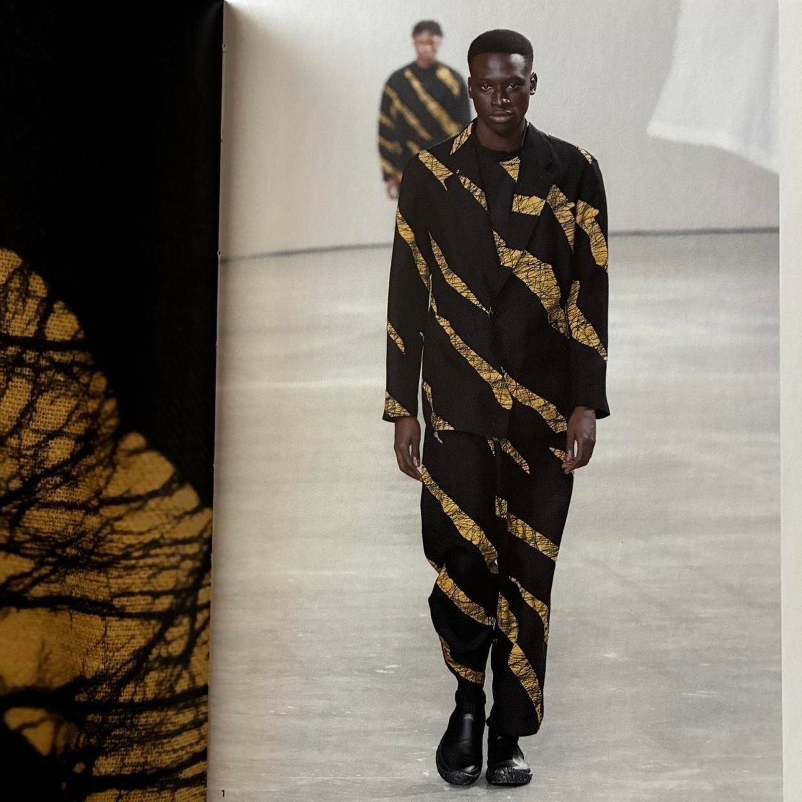 Issey Miyake × Pleats Please Issey Miyake Issey Miyake Men Autumn /winter 2019 catalog lookbook Size ONE SIZE - 2 Thumbnail
