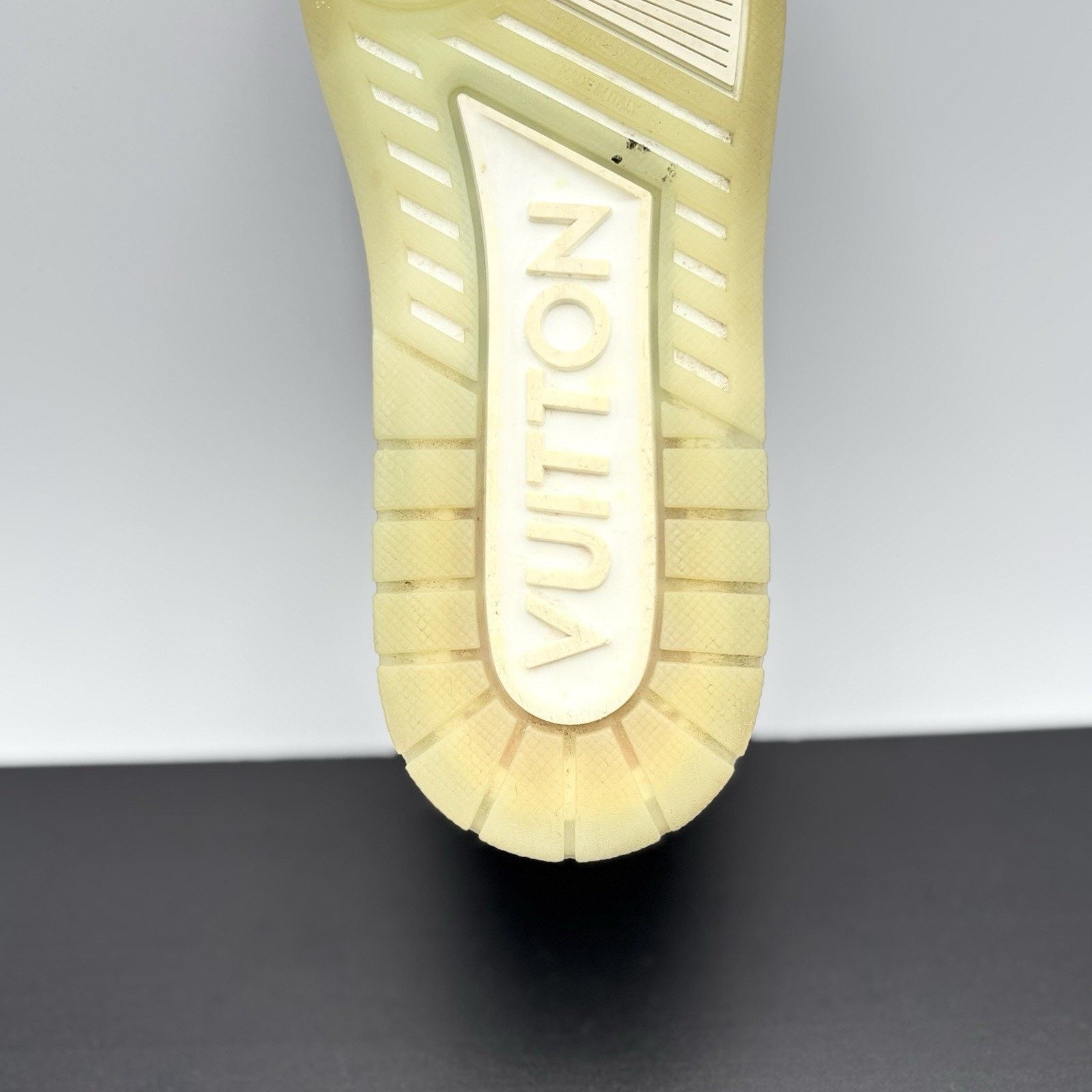 Louis Vuitton Louis Vuitton Trainer ' Black Monogram ' | GOOD CONDITION! Size US 9.5 / EU 42-43 - 18 Thumbnail