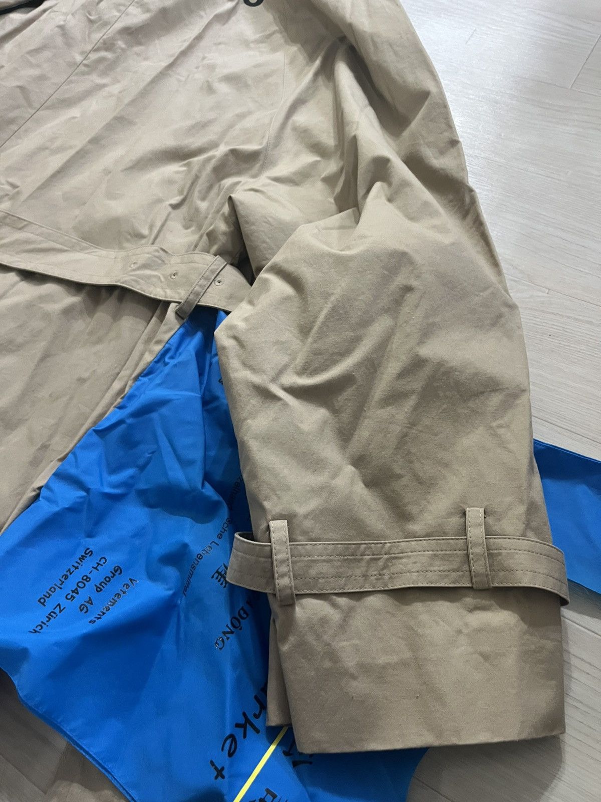 Vetements S Vetements back logo Tape logo oversized trench coat Size US S / EU 44-46 / 1 - 6 Thumbnail