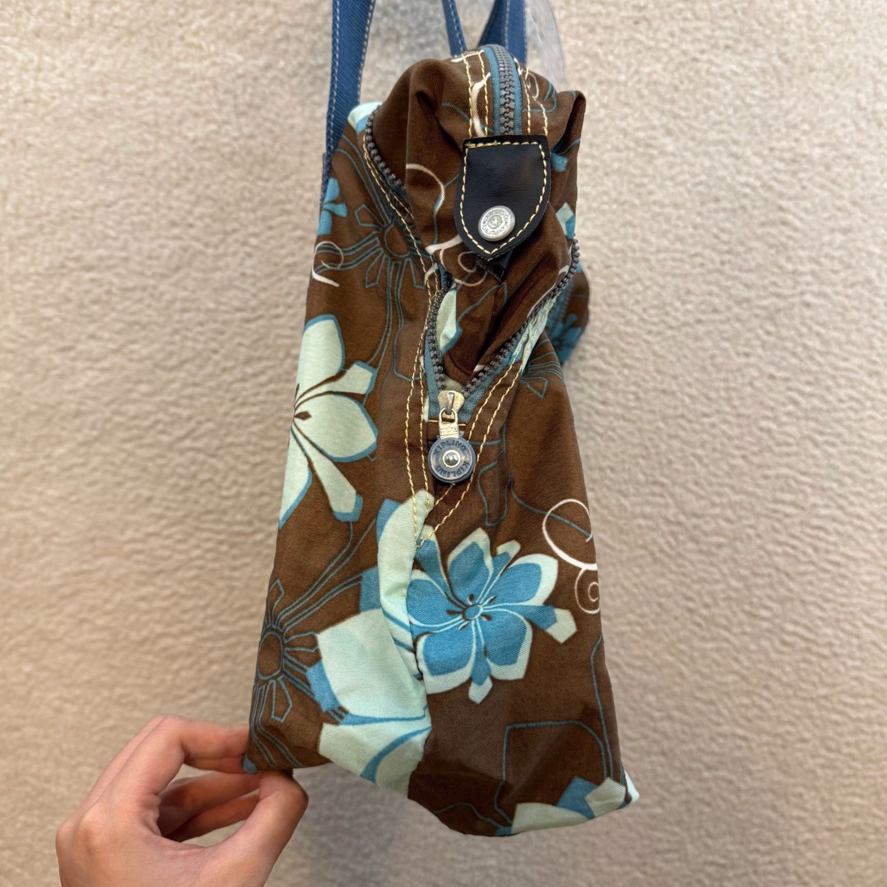 Vintage VINTAGE Kipling Tote Bag Nylon Brown Blue Hibiscus Floral Tropical Women Tote Bag Brown Nylon Floral Tropical Womens Size ONE SIZE - 4 Thumbnail