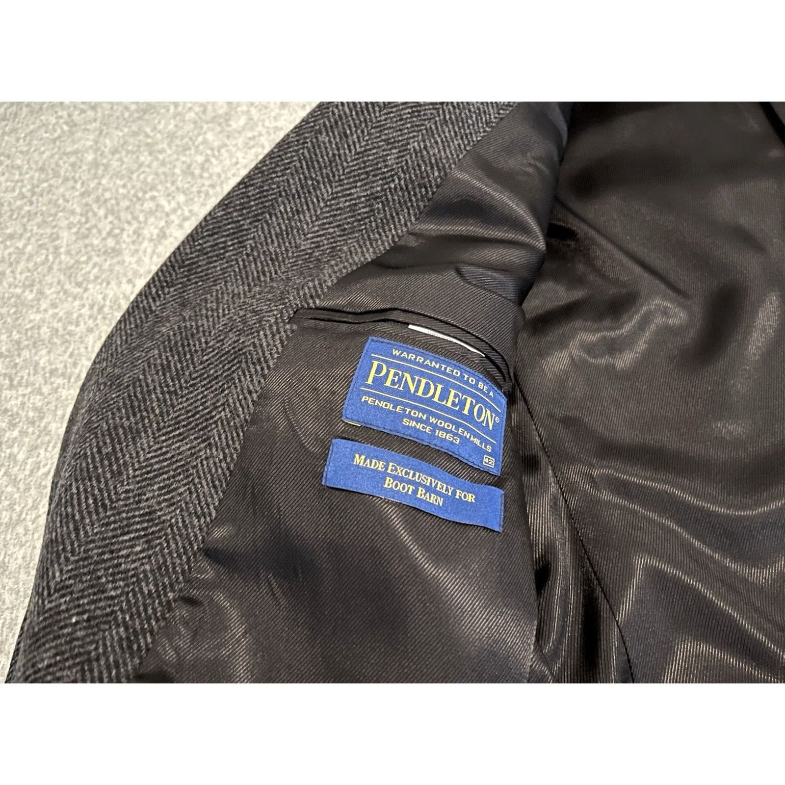 Pendleton Pendleton Western Tweed Wool Jacket Blazer Sport Coat 42 Dark Gray Men Wool Tweed 2 Button Western Theme Mens Size 42R - 3 Thumbnail