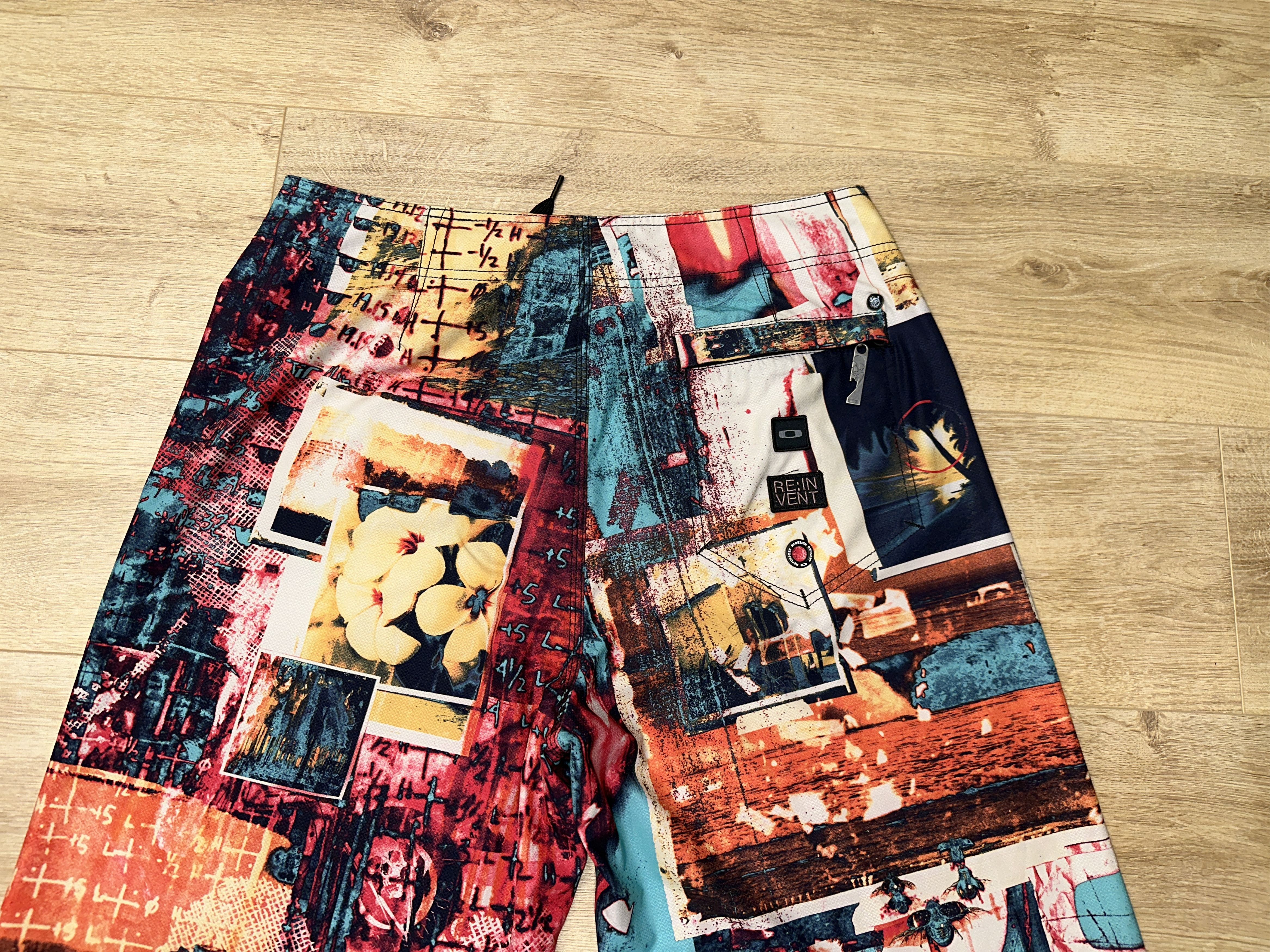 Oakley Exclusive Oakley Reinvent Graphic Boardshorts Shorts Size 32 Size US 32 / EU 48 - 16 Thumbnail