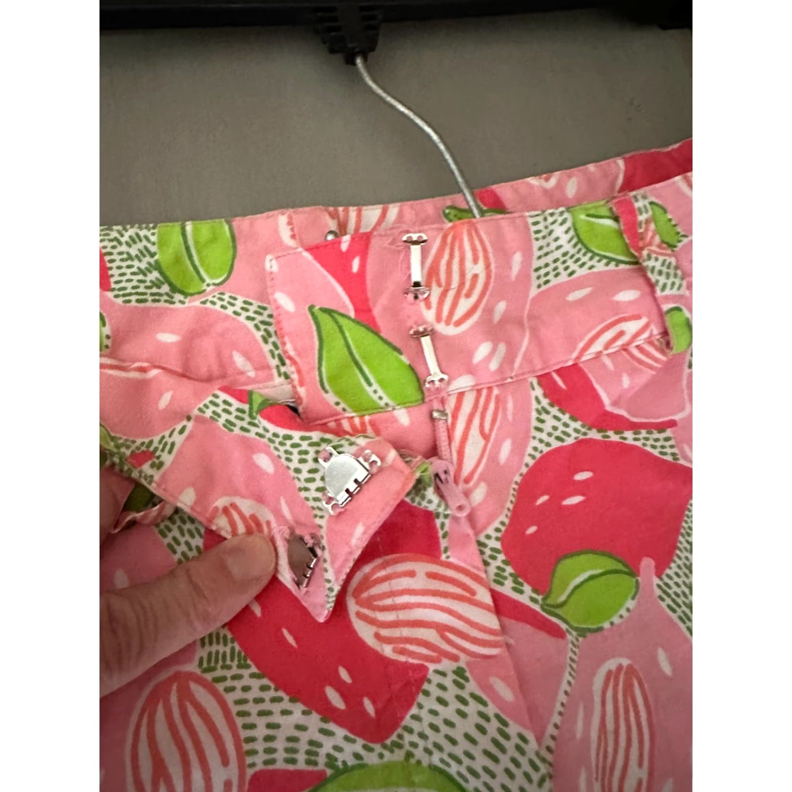 Lilly Pulitzer Lilly Pulitzer Pants Multicolor Womens Size 0 Ankle Fruits Regulation Closure Repaired Needs See Description Size 25" / US 0 / IT 36 - 3 Thumbnail