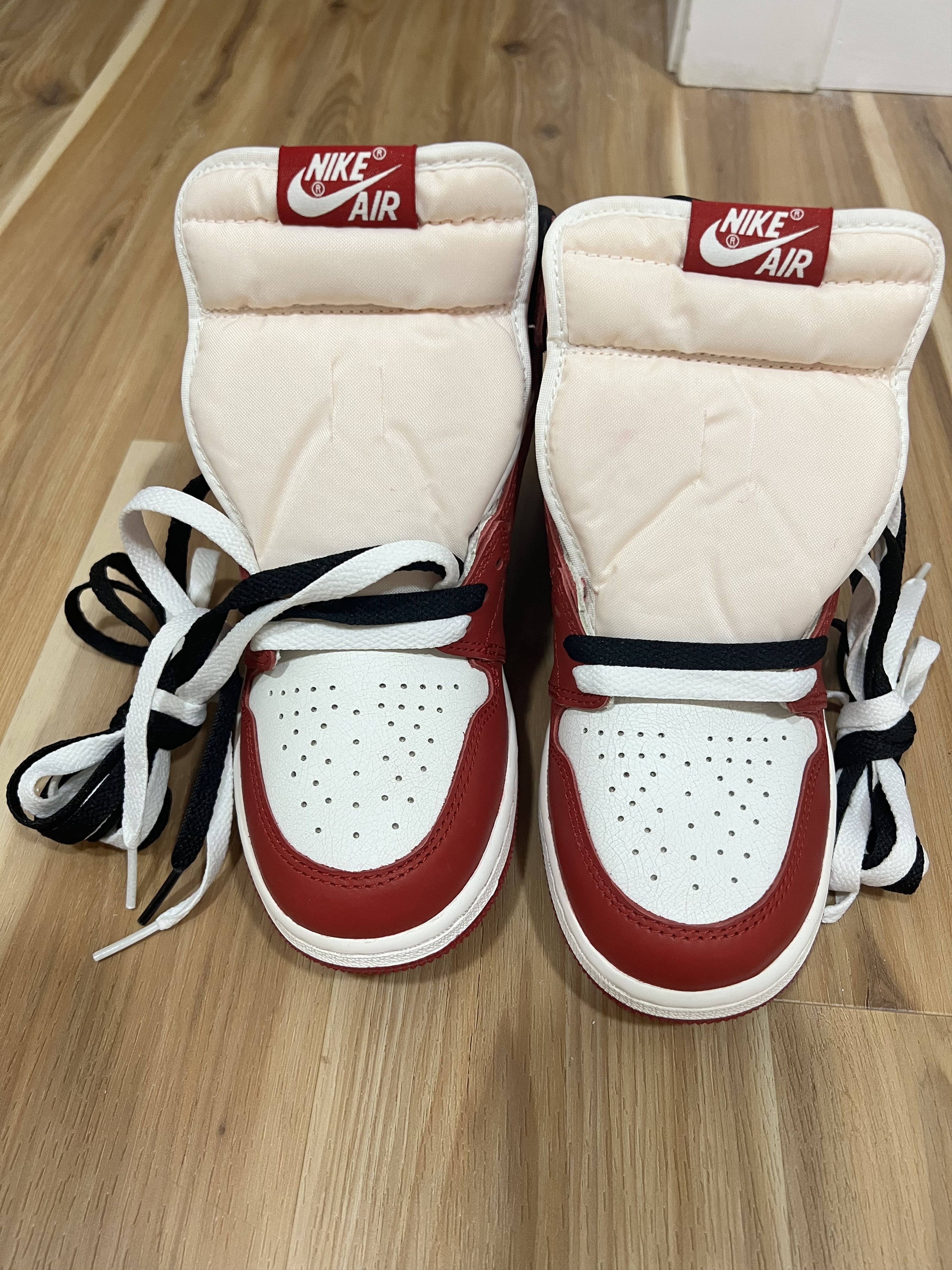 Jordan Brand Air Jordan 1 Retro High Size US 5 / EU 37 - 4 Thumbnail