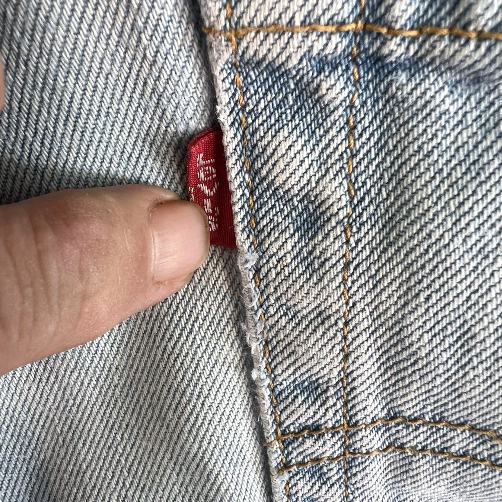 Levi's VINTAGE Levi's Jeans Men Relaxed Fit Tapered Denim 560 90s Blue Size 36 Size US 36 / EU 52 - 6 Thumbnail