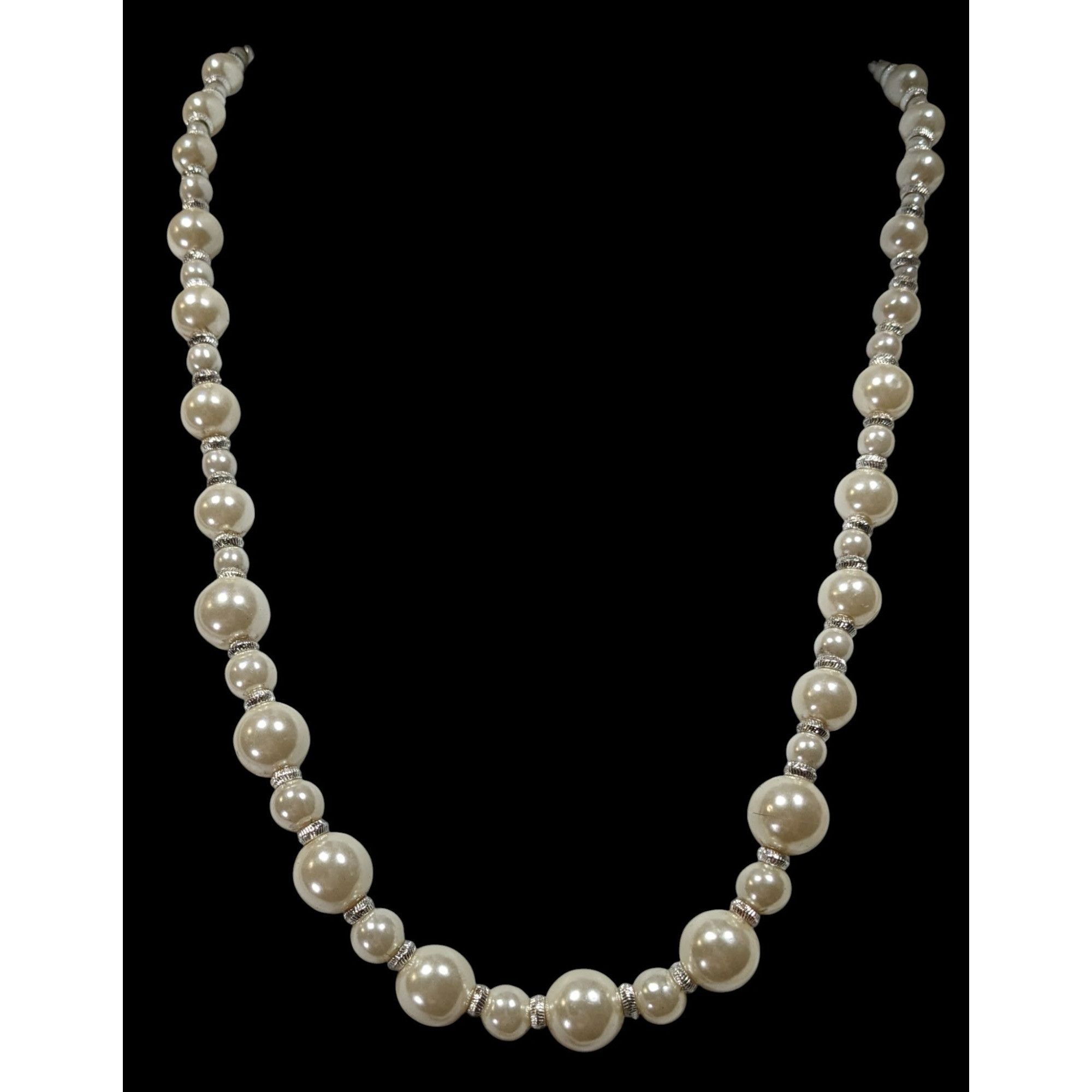 Other Vintage Avon White Faux Pearl Necklace With Silver Tone Acce Size ONE SIZE - 2 Thumbnail