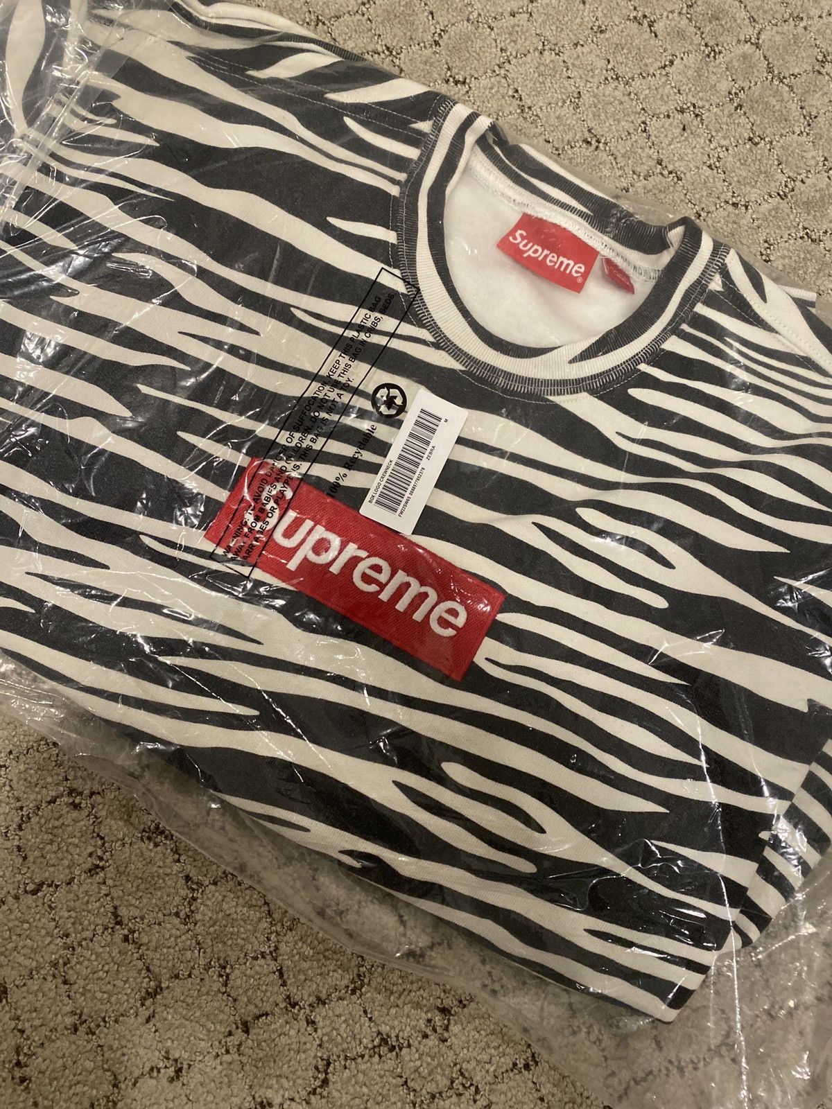 Supreme Supreme zebra bogo sweater Size US M / EU 48-50 / 2 - 9 Thumbnail