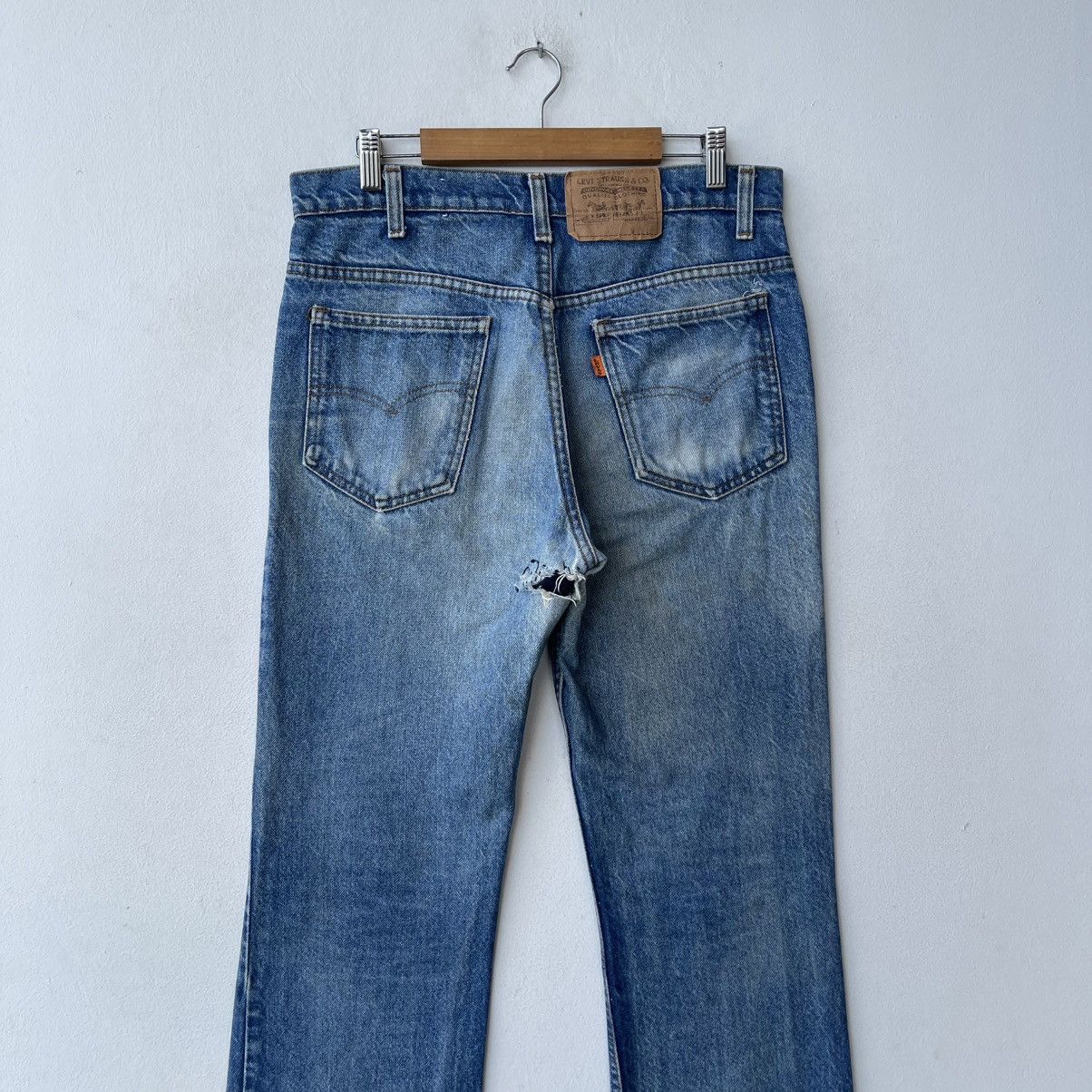 Levi's Thrashed Crotch Rip / Blowout Levi’s 517 Flared Bella Hadid Size US 32 / EU 48 - 1 Thumbnail