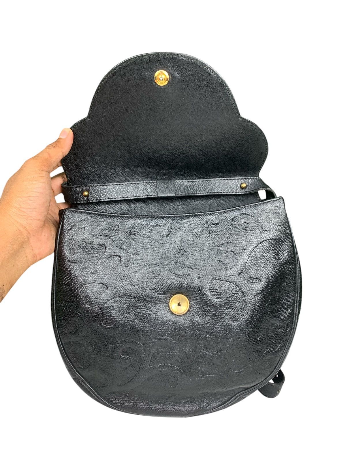 Yves Saint Laurent Authentic vintage ysl Arabesque Pattern Shoulder Bag Leather Size ONE SIZE - 17 Thumbnail