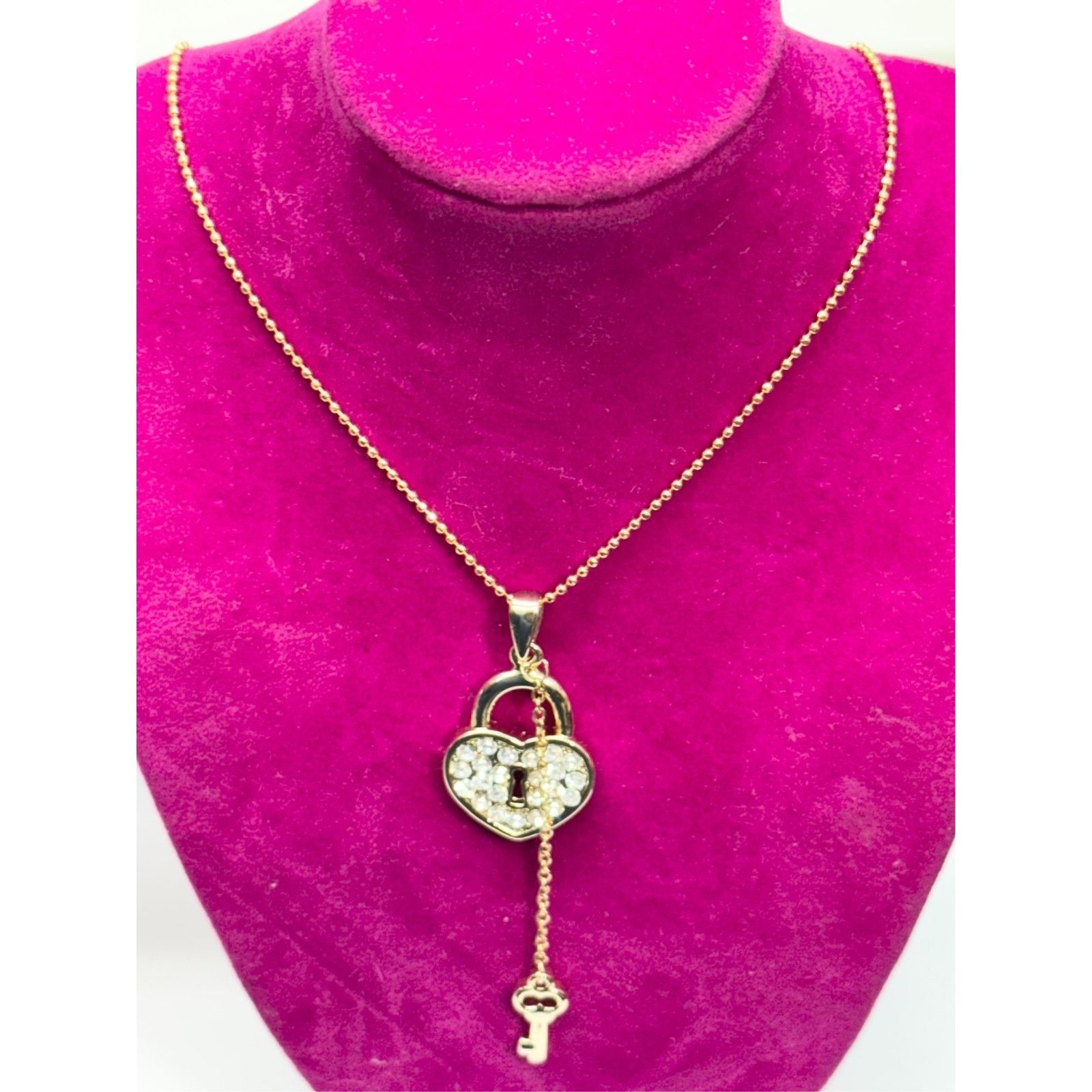 Other Gold rhinestone heart and key charm necklace Size ONE SIZE - 5 Thumbnail