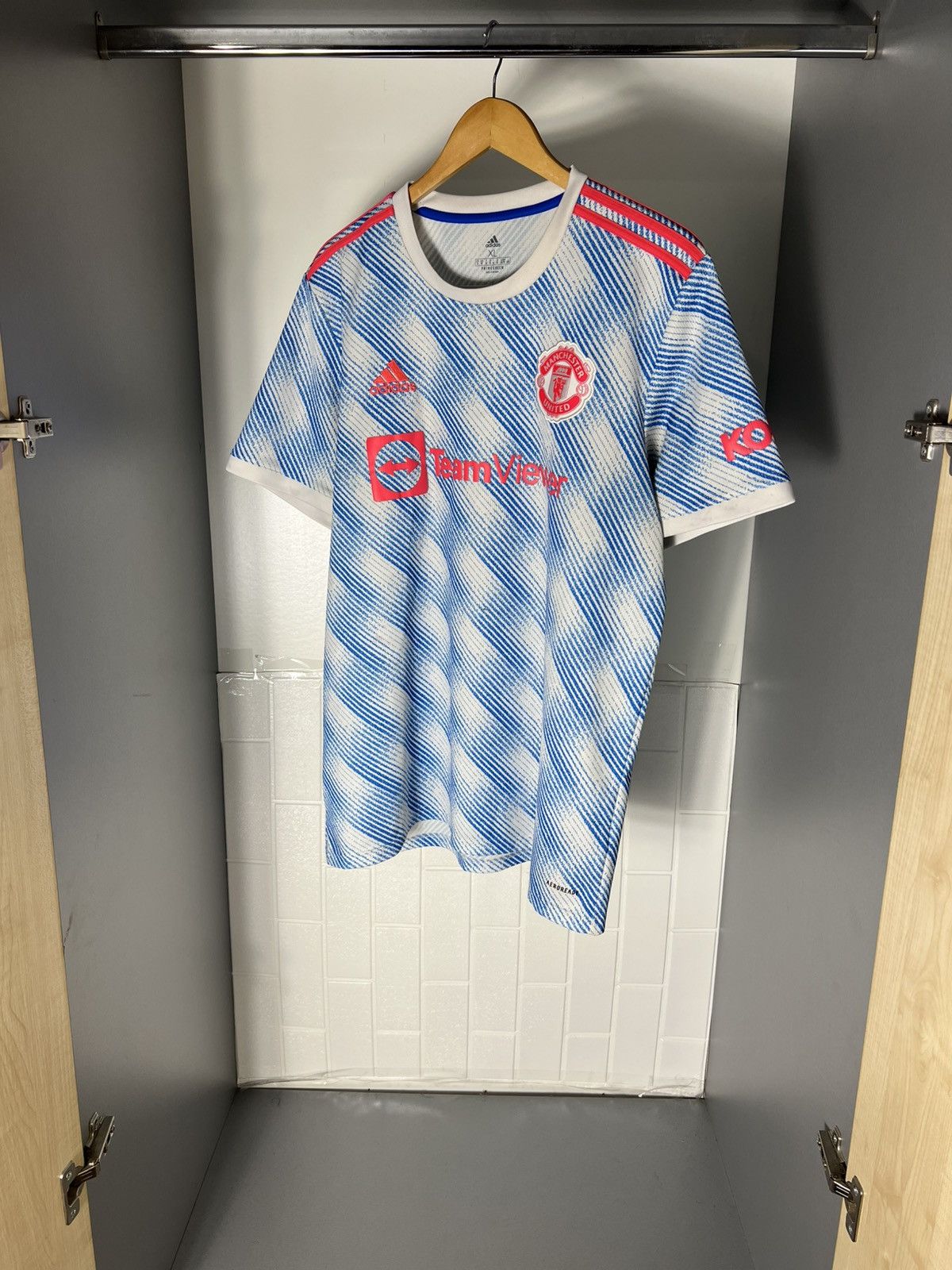 Vintage VERY RARE ADIDAS FC MANCHESTER UNITED ENGLAND SOCCER JERSEY Size US XL / EU 56 / 4 - 4 Thumbnail