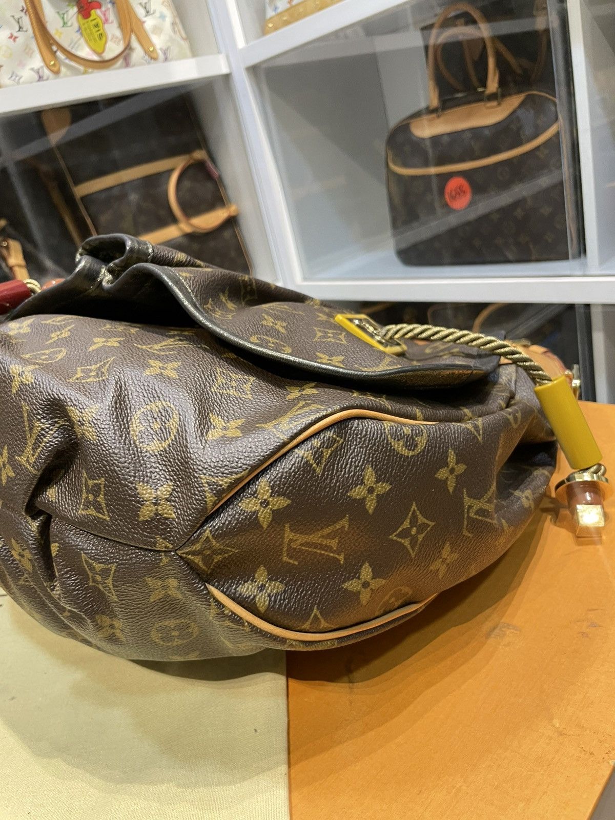 Louis Vuitton AUTHENTIC LOUIS VUITTON LIMITED EDITION KALAHARI GM Size ONE SIZE - 11 Thumbnail
