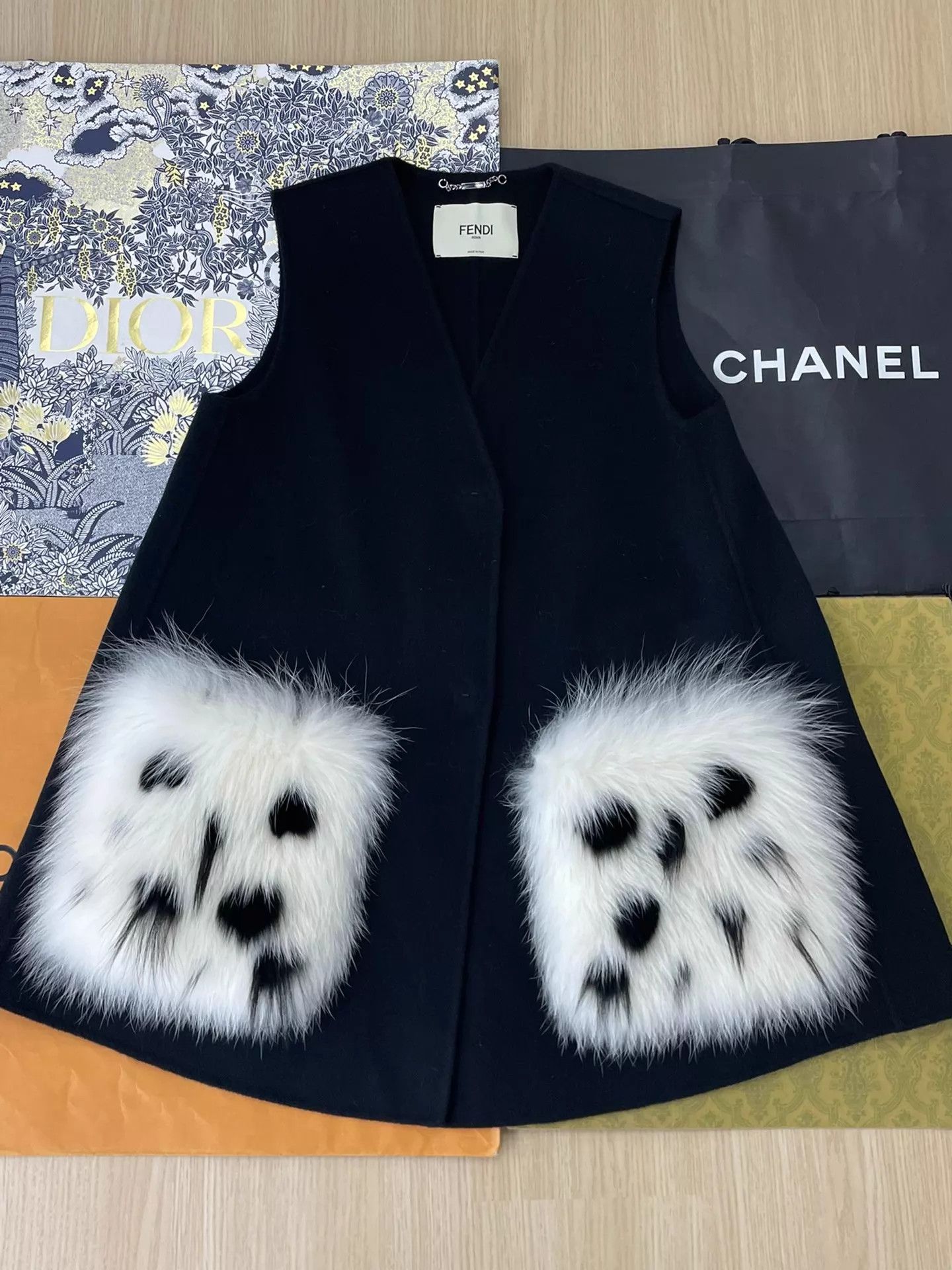 Fendi Fendi Black Wool Fox Fur Panel Vest 38 Size XS / US 0-2 / IT 36-38 - 1 Thumbnail
