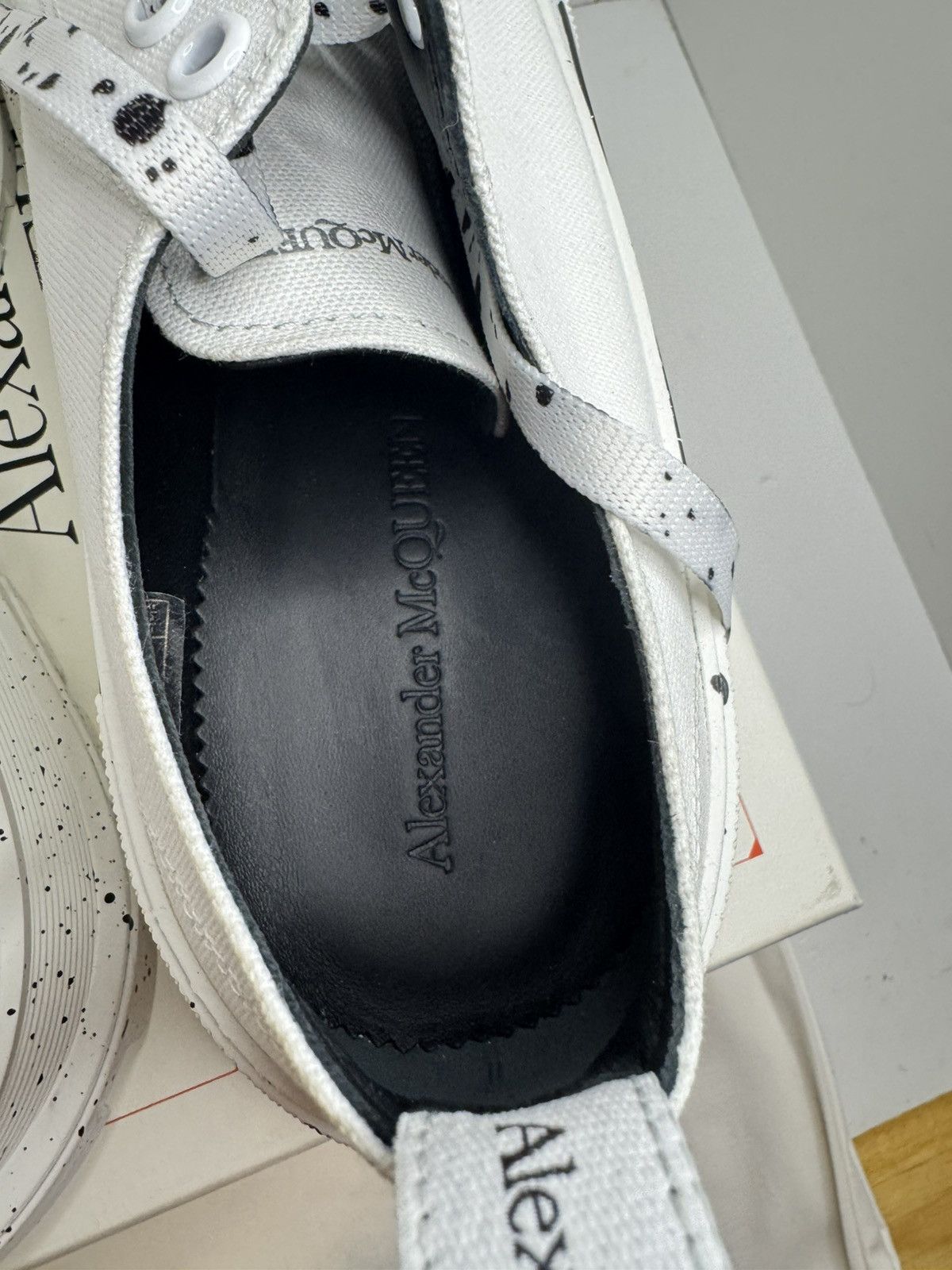 Alexander McQueen Alexander McQueen Tread Slick Speckled White Low Top US 13 Size US 13 / EU 46 - 6 Thumbnail