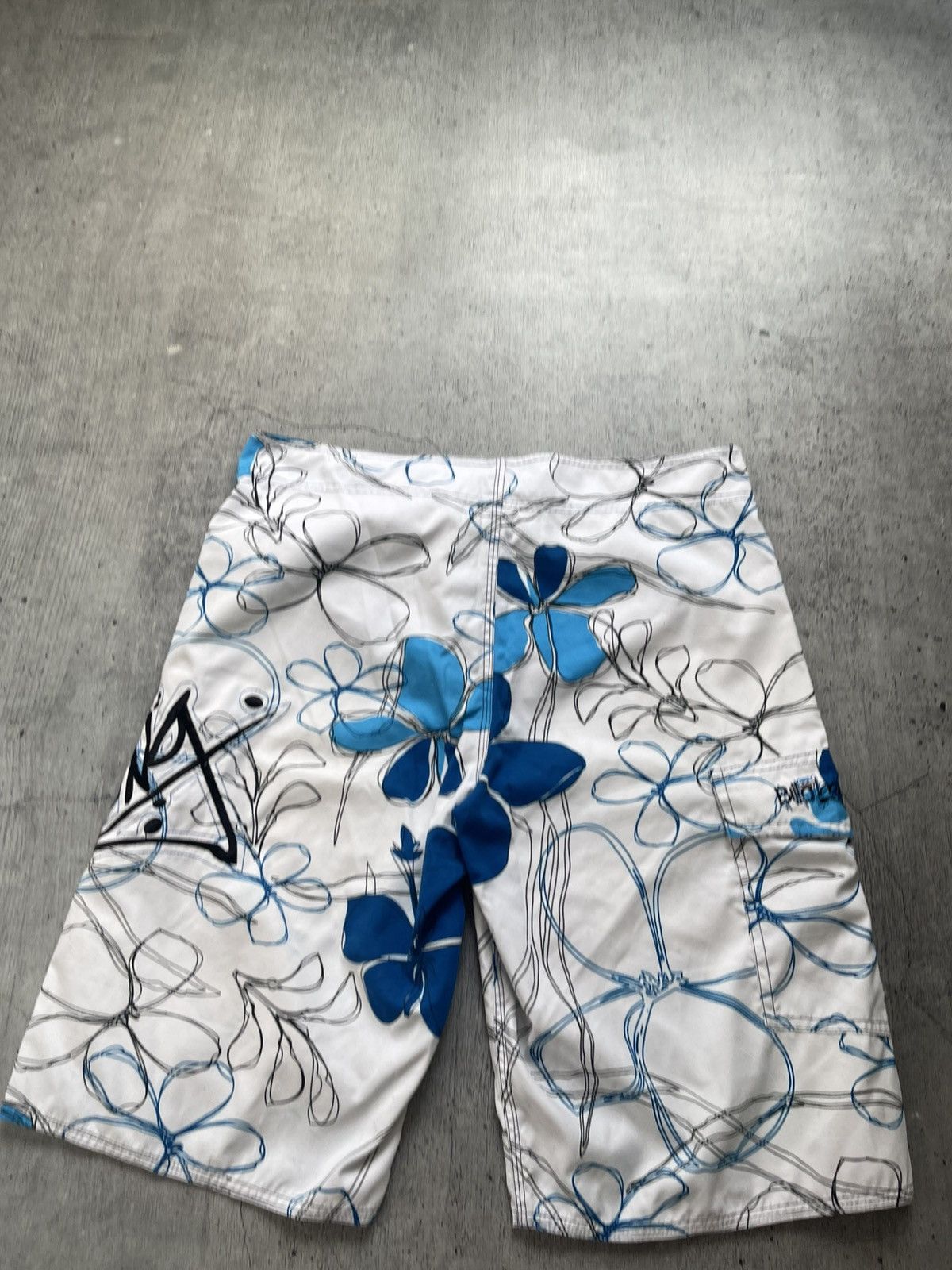Billabong Vintage 90s Billabong shorts art streetwear style Size US 36 / EU 52 - 2 Thumbnail
