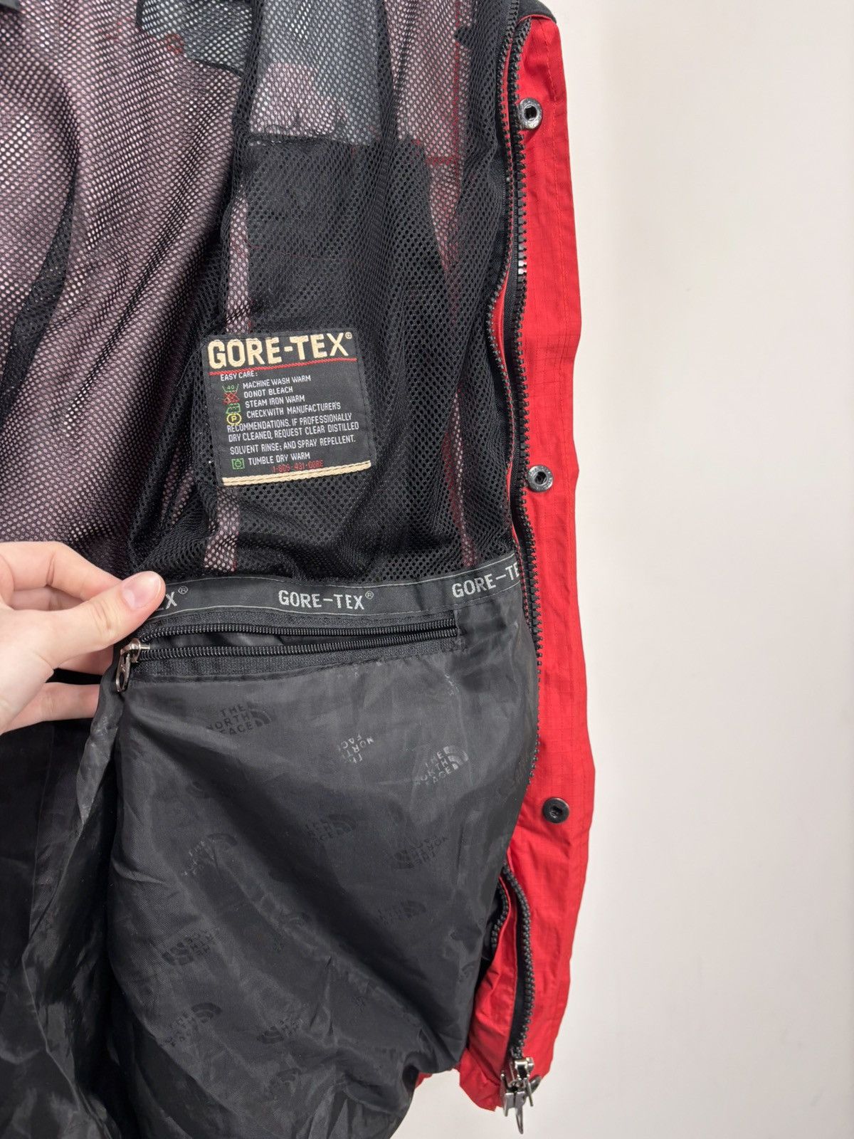 The North Face Vintage The North Face Men’s Summit Series Gore-Tex Jacket Size US S / EU 44-46 / 1 - 20 Thumbnail