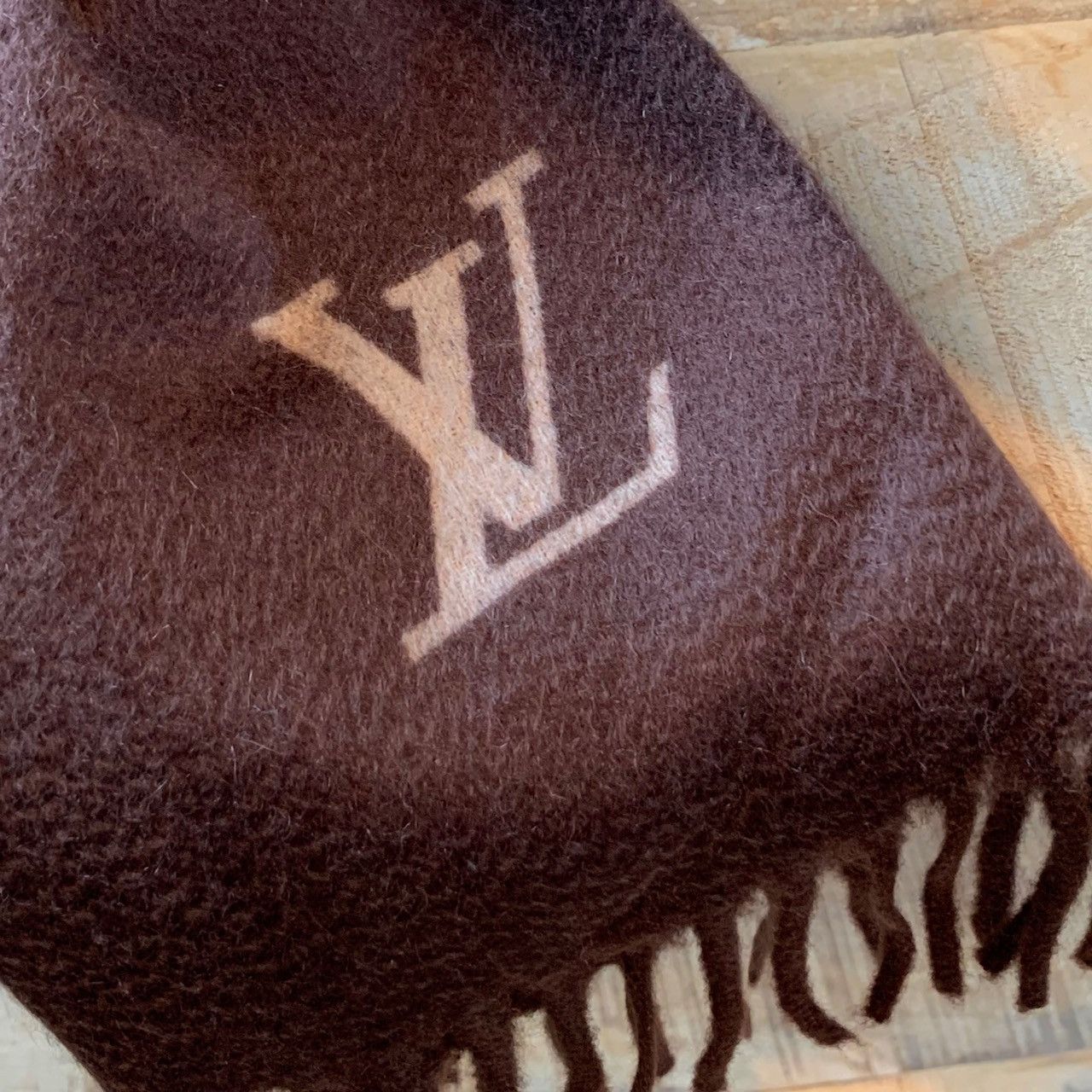 Louis Vuitton Louis Vuitton Brown Cashmere Logo Fringed Scarf Size ONE SIZE - 3 Thumbnail