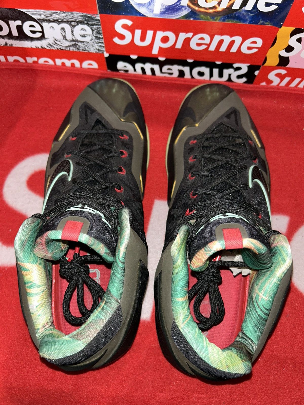 Nike Nike LeBron 11 King's Pride 616175-700 size 13 with box Size US 13 / EU 46 - 4 Thumbnail
