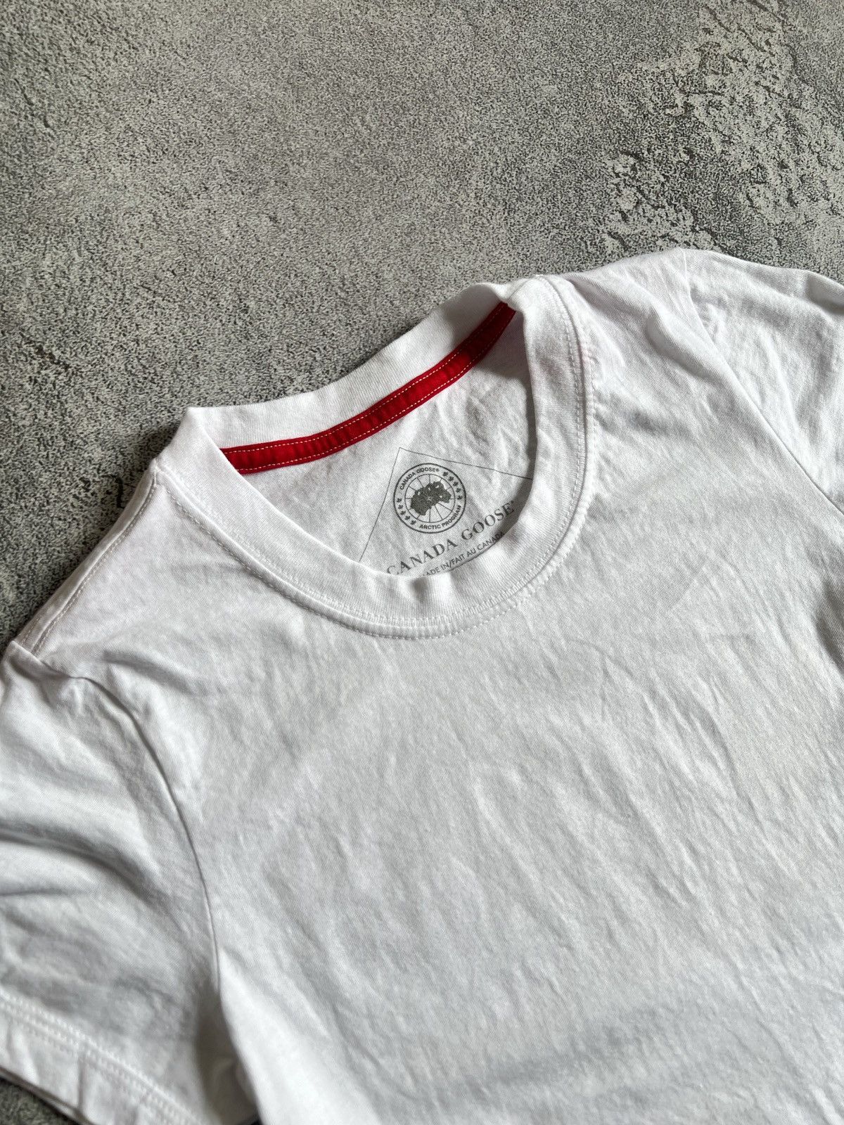 Canada Goose Canada Goose Womens White T-Shirt With Holographic Tag Sz XS Size XS / US 0-2 / IT 36-38 - 3 Thumbnail