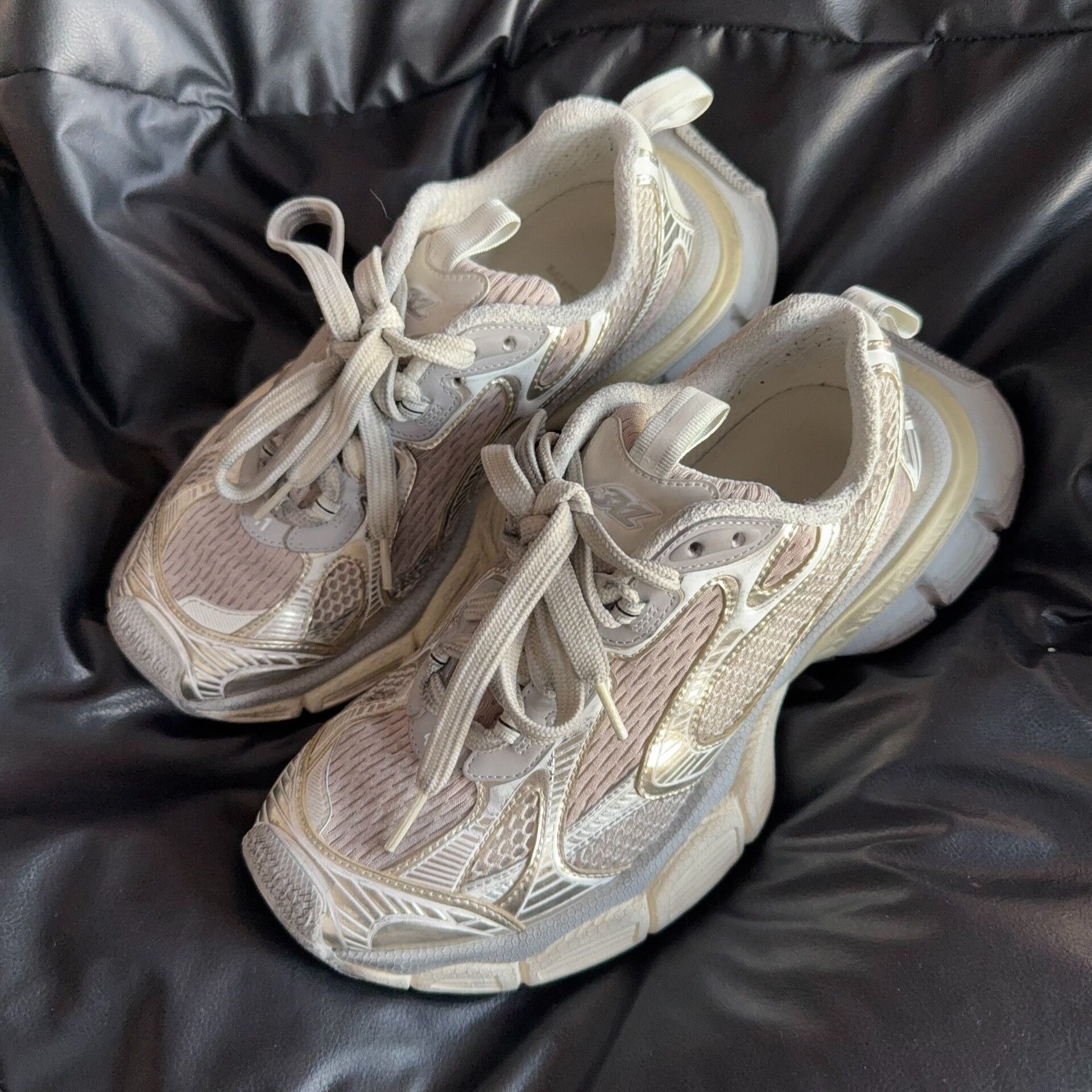 Balenciaga Balenciaga Beige Lowtop Sneakers XXXL Men Size US 10 / EU 43 - 1 Thumbnail