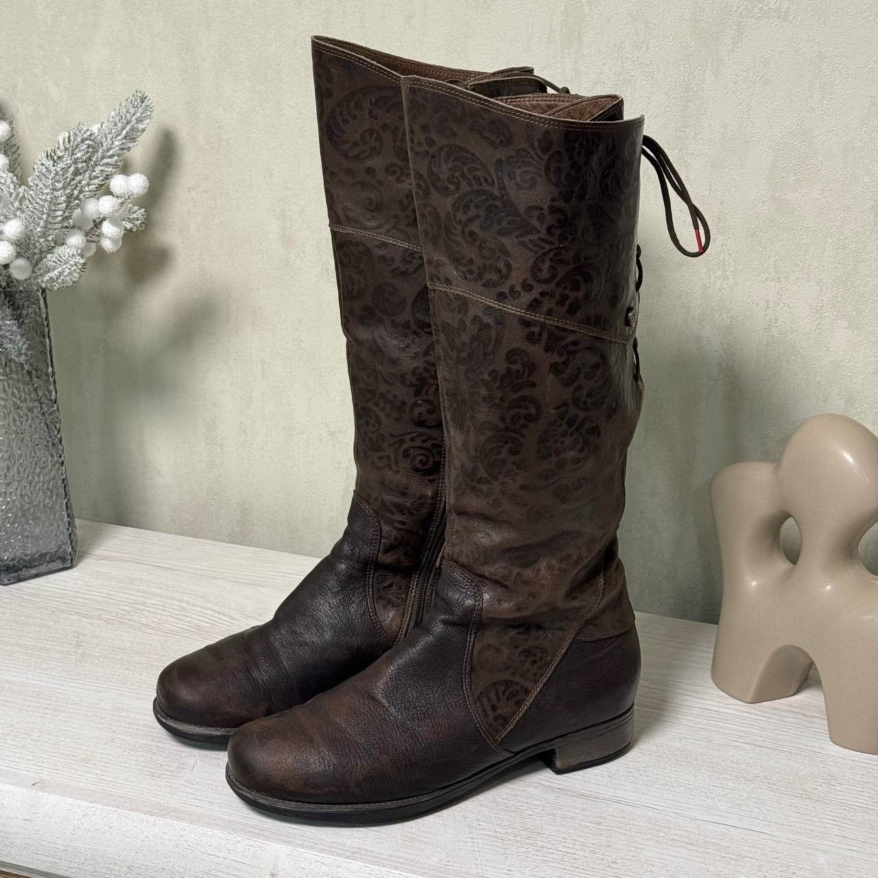 Wild Things Think brown leather boots with embossing, size 41 Size US 11 / IT 41 - 7 Thumbnail
