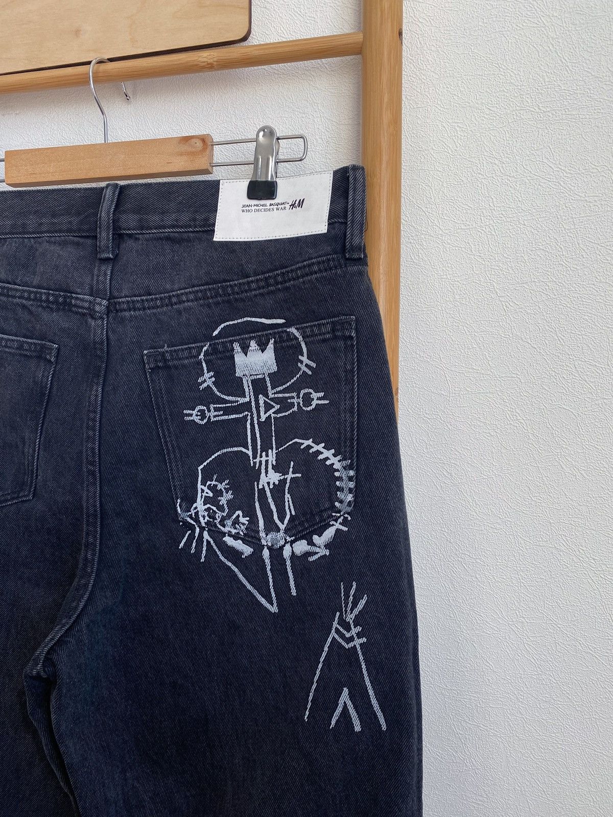 H&M × Jean-Michel Basquiat × Who Decides War Who Decides War Baggy denim jeans H&M x Basquiat x Ev&Tela Size US 34 / EU 50 - 8 Thumbnail