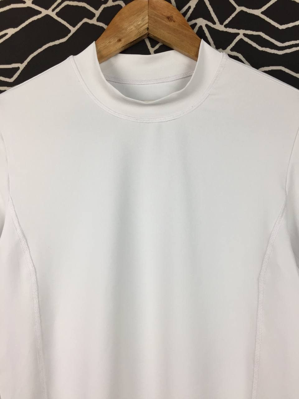 Lacoste Lacoste Sport Men's White Long Sleeve Mock Neck Base Layer Size US S / EU 44-46 / 1 - 3 Thumbnail