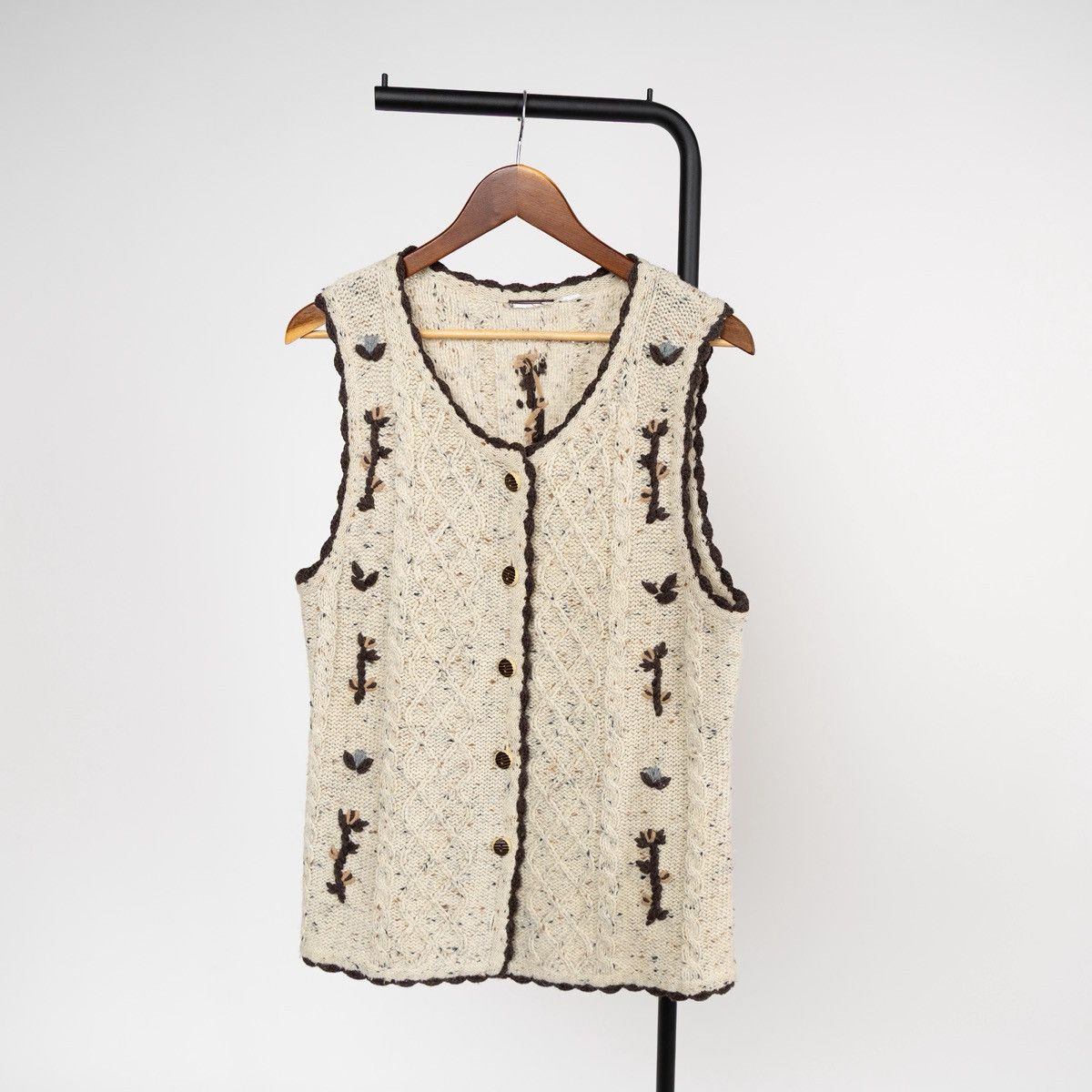 Vintage Vintage Womens Beige Knit Vest Button Front Cable Knit Boho Size M / US 6-8 / IT 42-44 - 1 Thumbnail