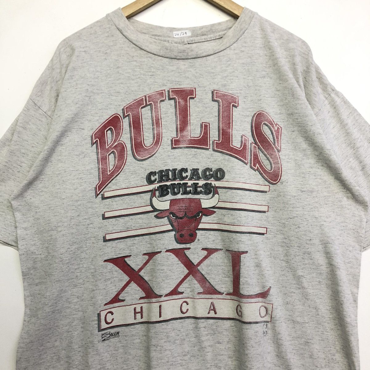 NBA × Vintage Vintage Chicago Bulls Logo Graphic NBA Tshirt Size US XL / EU 56 / 4 - 3 Thumbnail