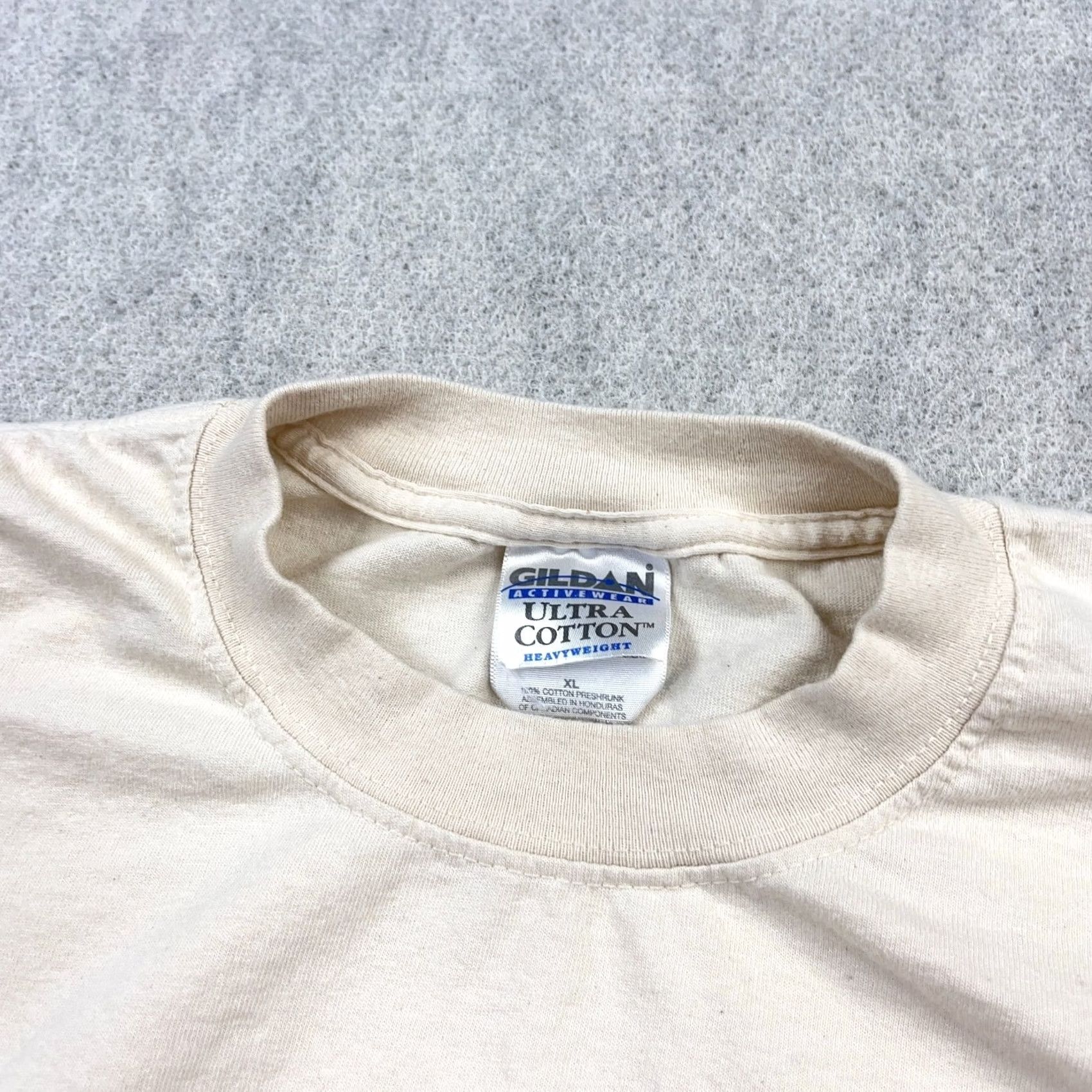 Gildan VINTAGE Aaron Tippin Shirt Men XL Cream Country Music Band Tee Tour Y2K 2000s Size US XL / EU 56 / 4 - 5 Thumbnail
