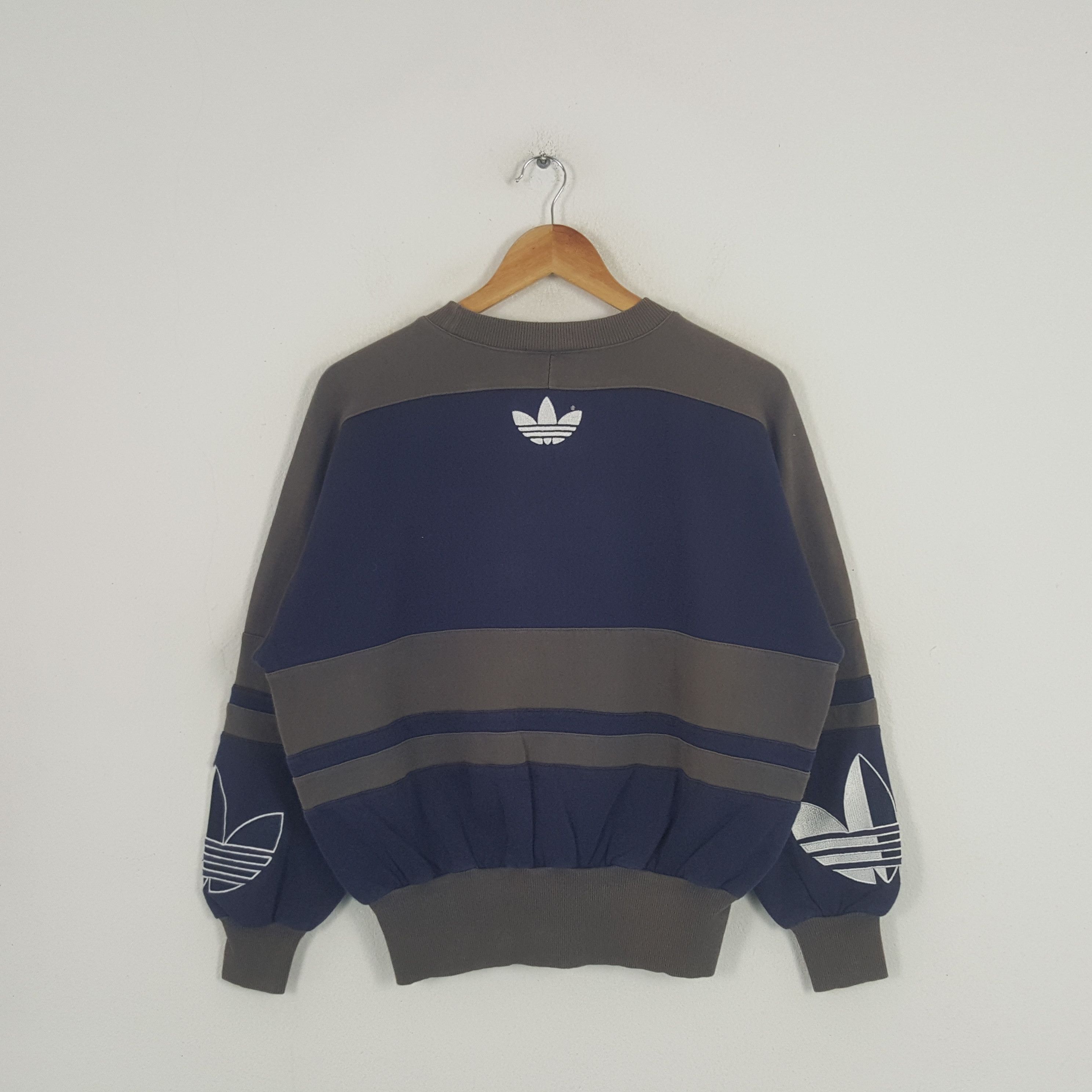 Adidas × Vintage Vintage Adidas Three Stripes Sport Style Sweatshirt Size US L / EU 52-54 / 3 - 3 Thumbnail