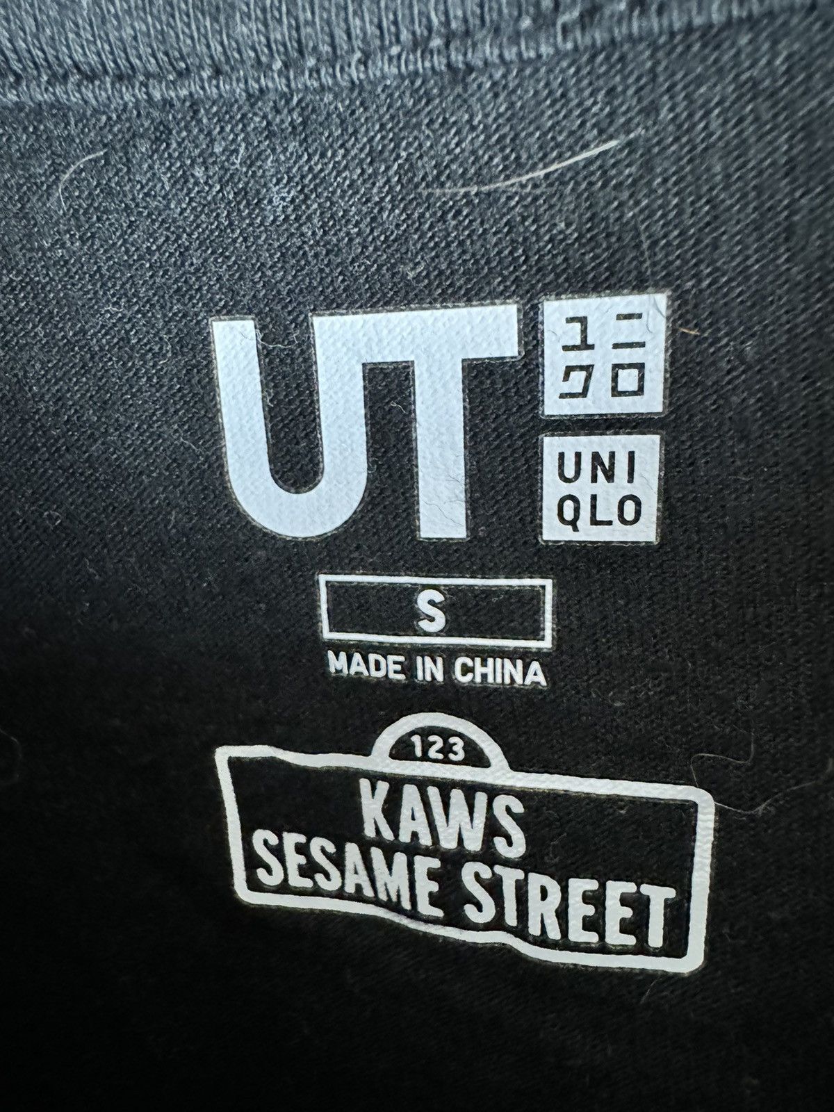 Kaws × Uniqlo Uniqlo x Kaws x Sesame Street Black Group Graphic T Shirt Size US S / EU 44-46 / 1 - 3 Thumbnail