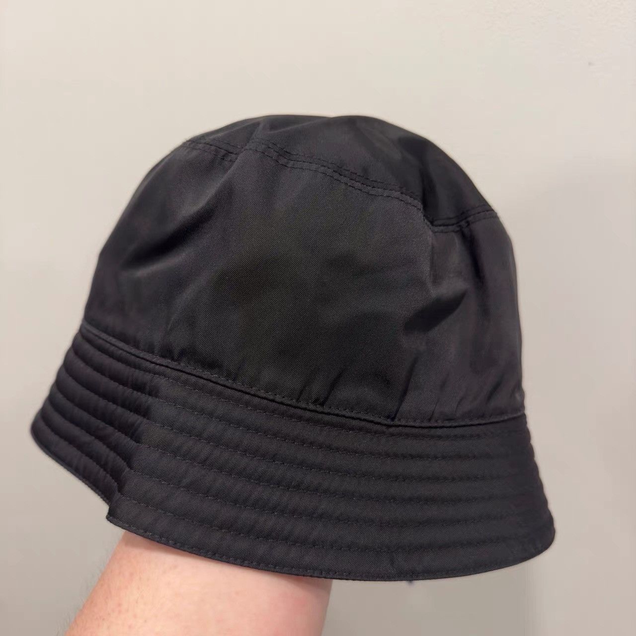 Prada Prada Triangle Logo Bucket Hat K28 Size ONE SIZE - 1 Thumbnail