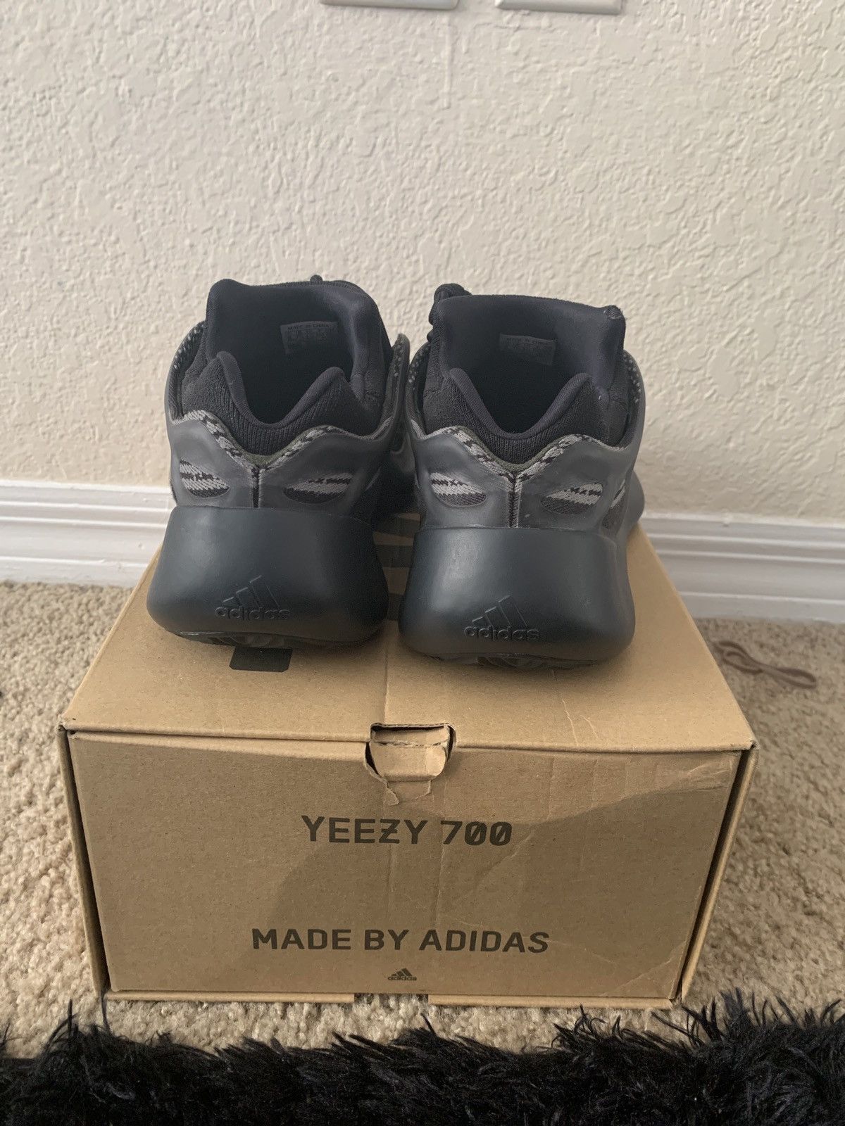 Adidas Yeezy 700 ALVAH size 8 Size US 8 / EU 41 - 2 Thumbnail