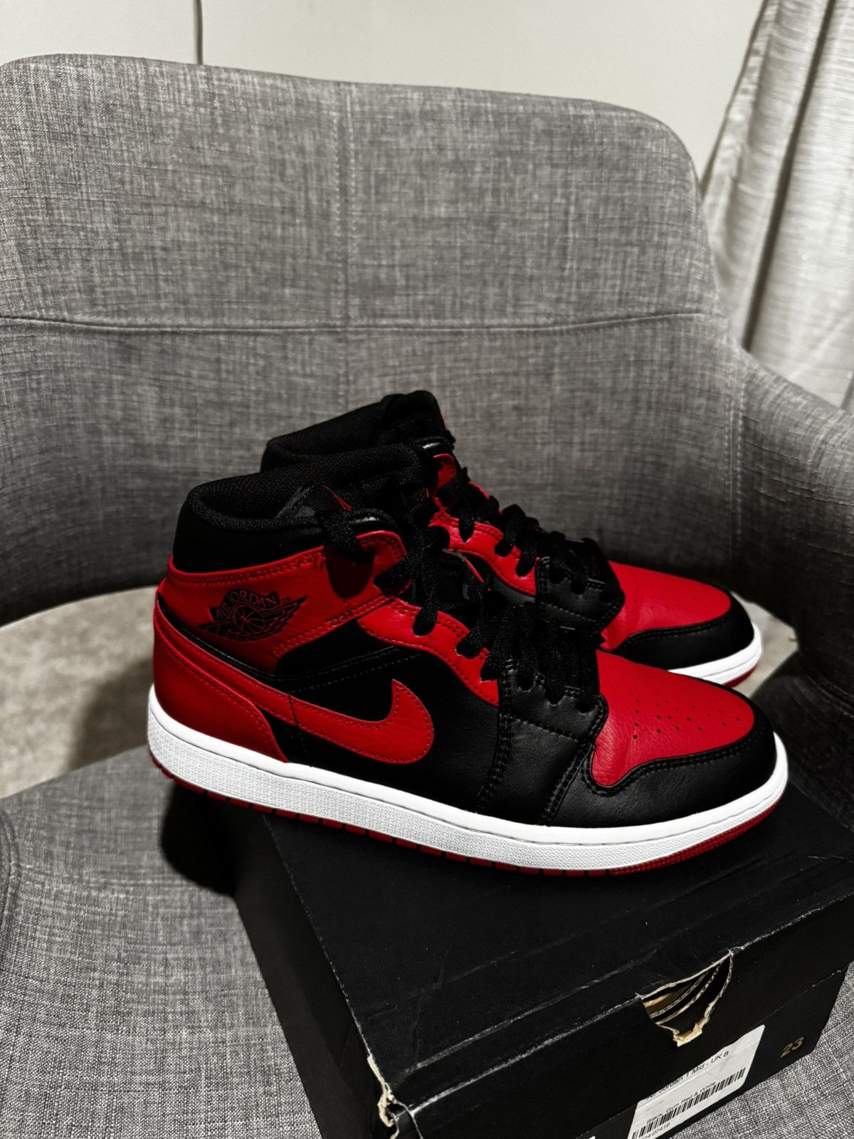 Jordan Brand Air Jordan 1 Mid Size US 9 / EU 42 - 2 Thumbnail